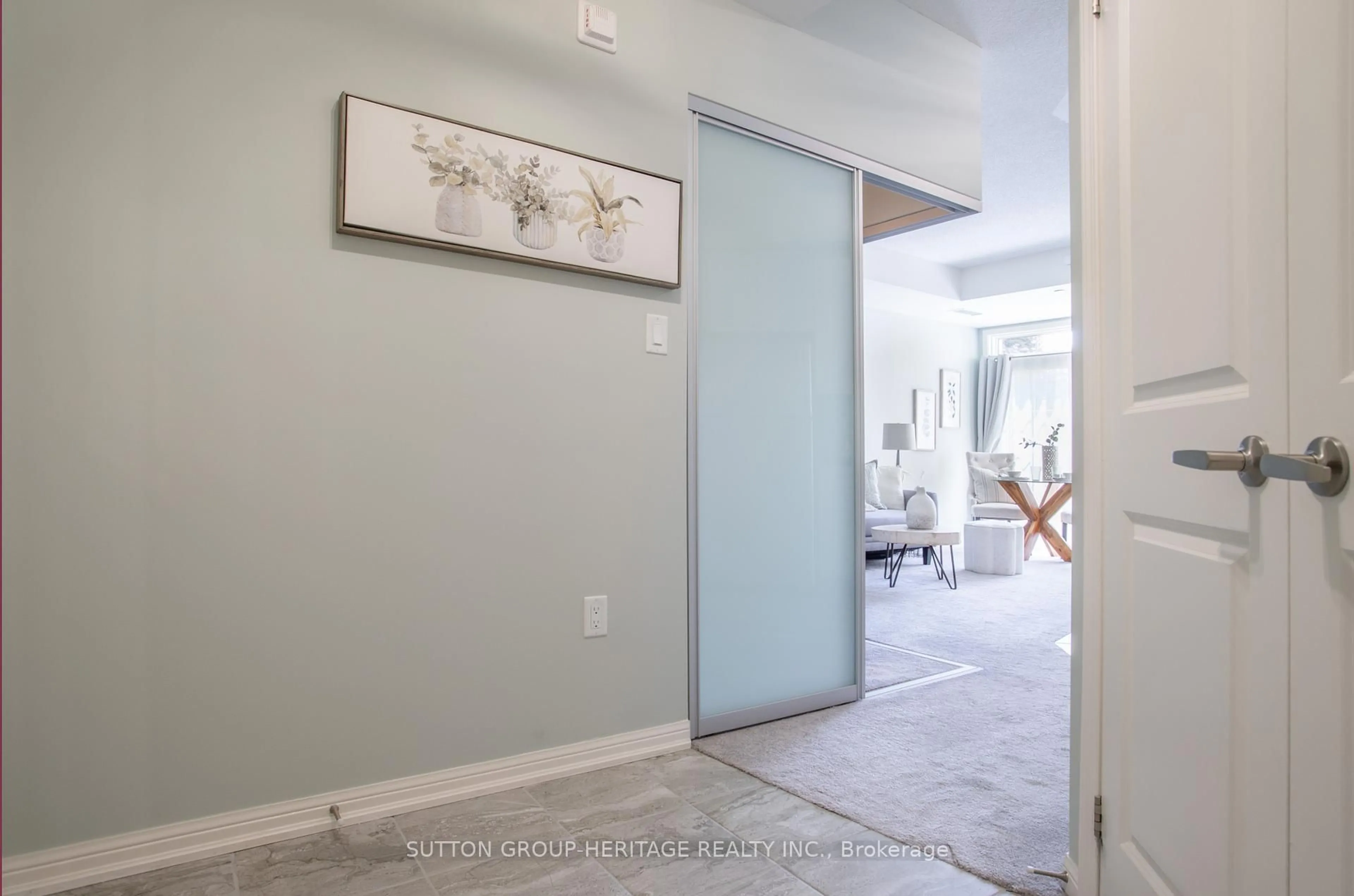 Indoor entryway for 80 Aspen Springs Dr #106, Clarington Ontario L1C 0V4