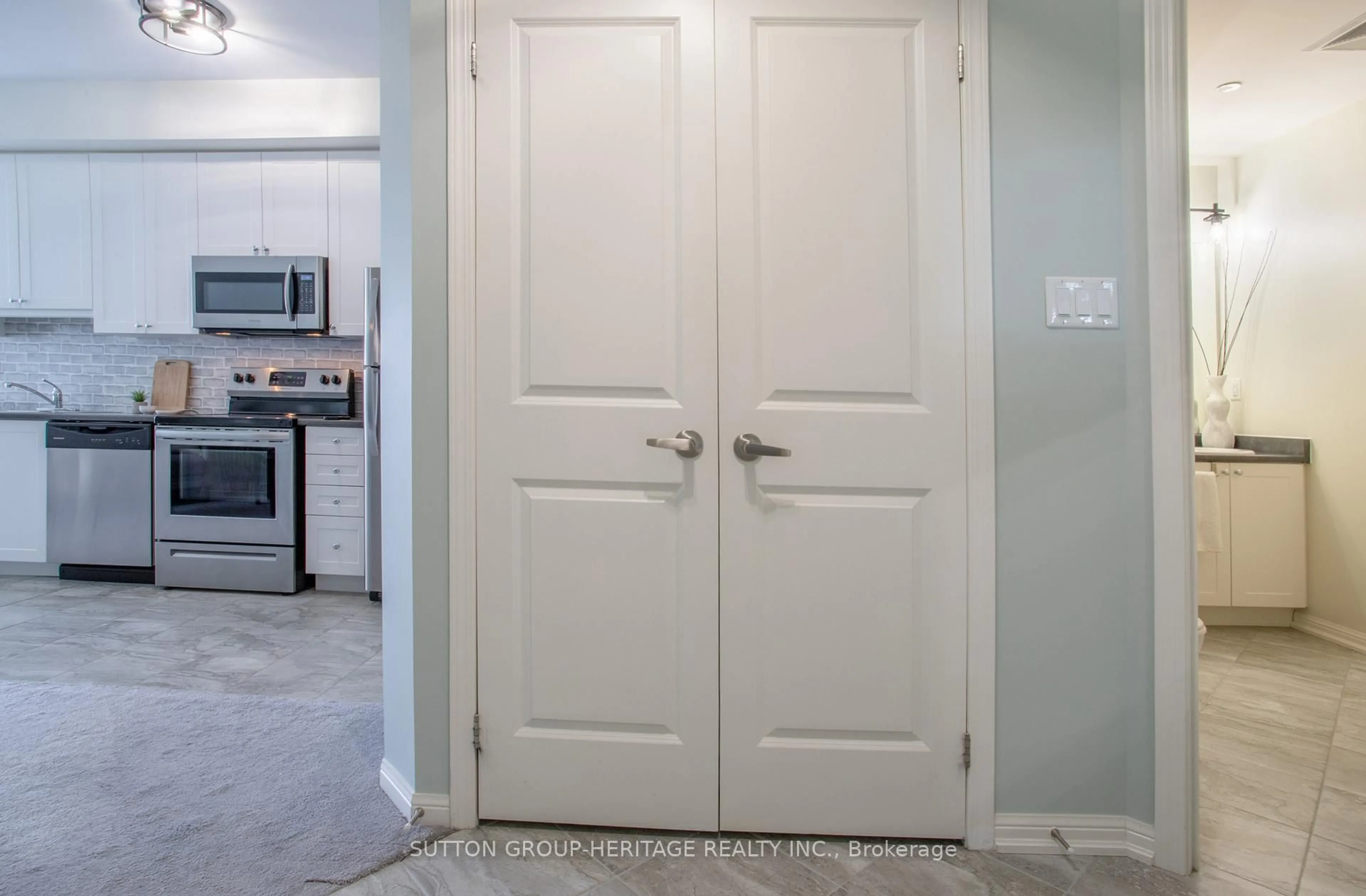 Indoor entryway for 80 Aspen Springs Dr #106, Clarington Ontario L1C 0V4