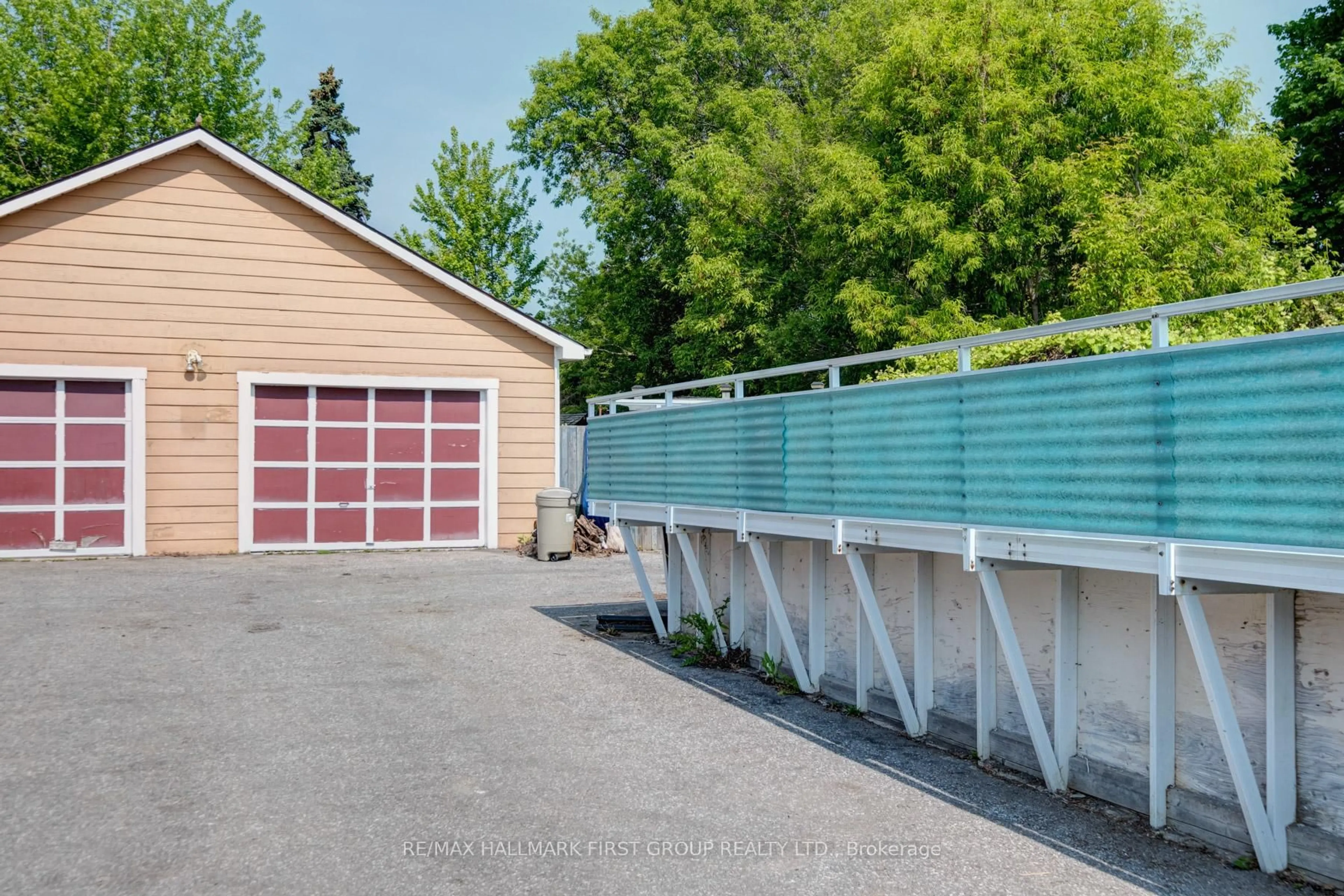 Indoor garage for 1235 Meadowvale St, Oshawa Ontario L1H 4E8