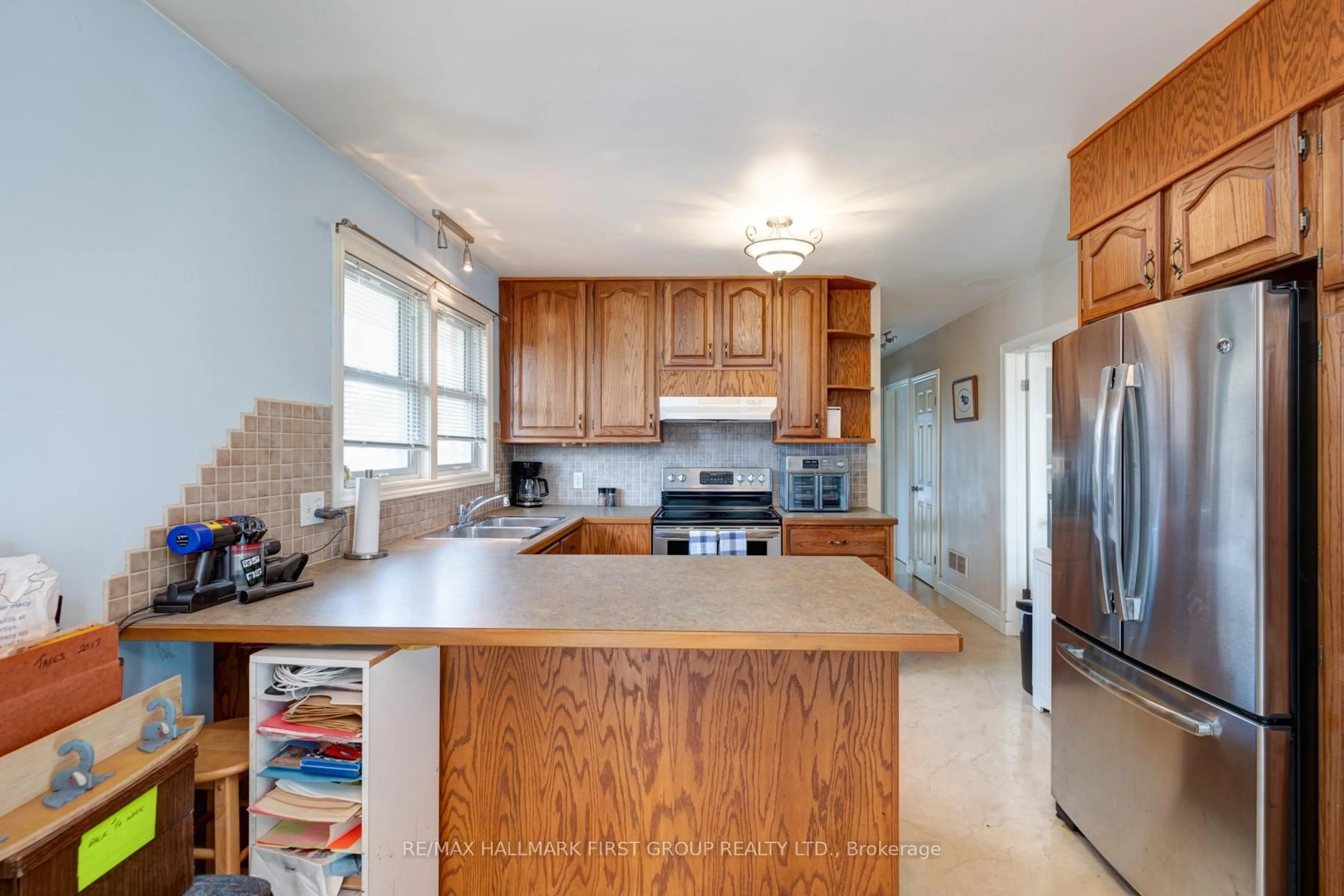 Standard kitchen, unknown for 1235 Meadowvale St, Oshawa Ontario L1H 4E8