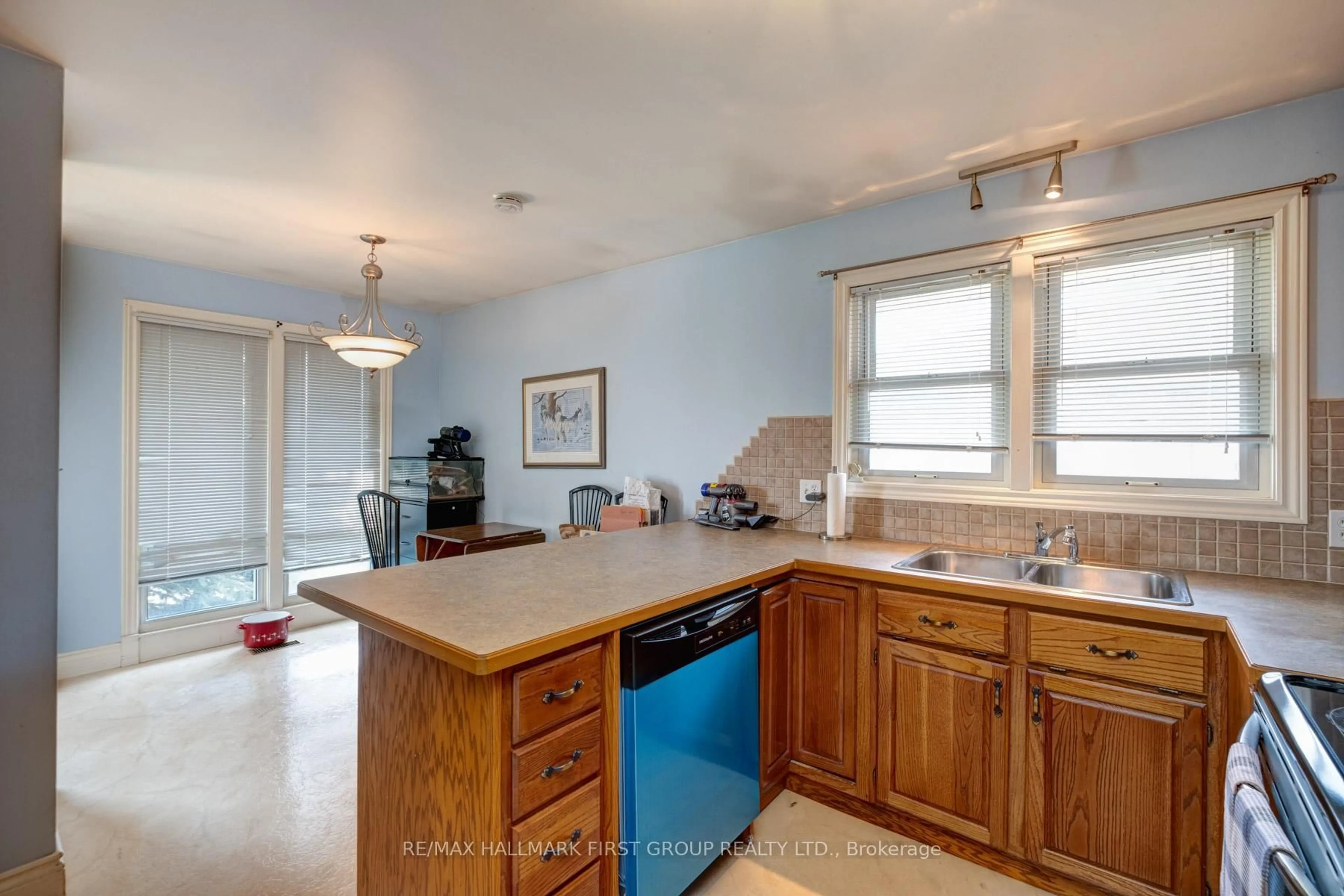 Unknown for 1235 Meadowvale St, Oshawa Ontario L1H 4E8