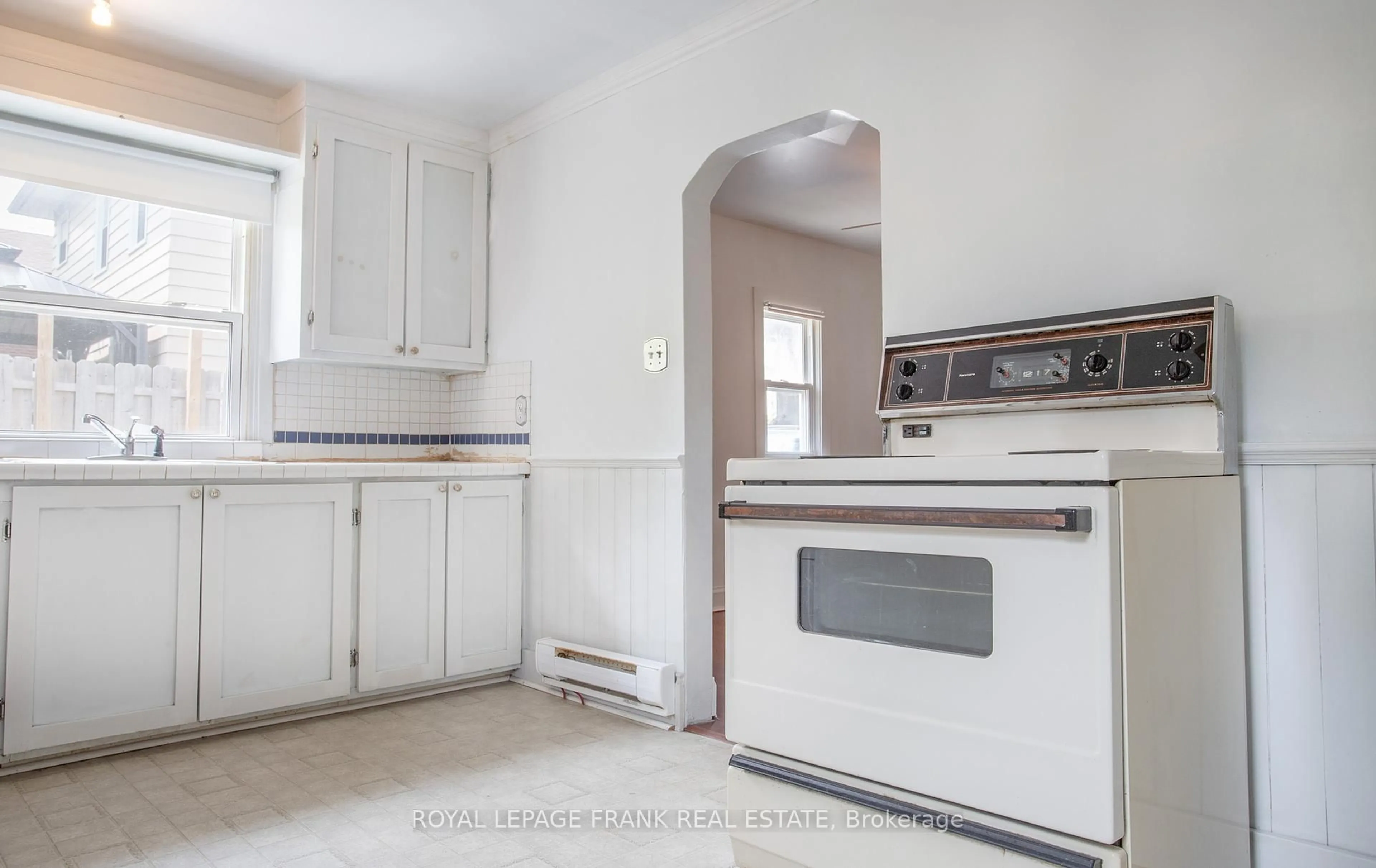 Standard kitchen, ceramic/tile floor for 377 Adelaide Ave, Oshawa Ontario L1J 2R7