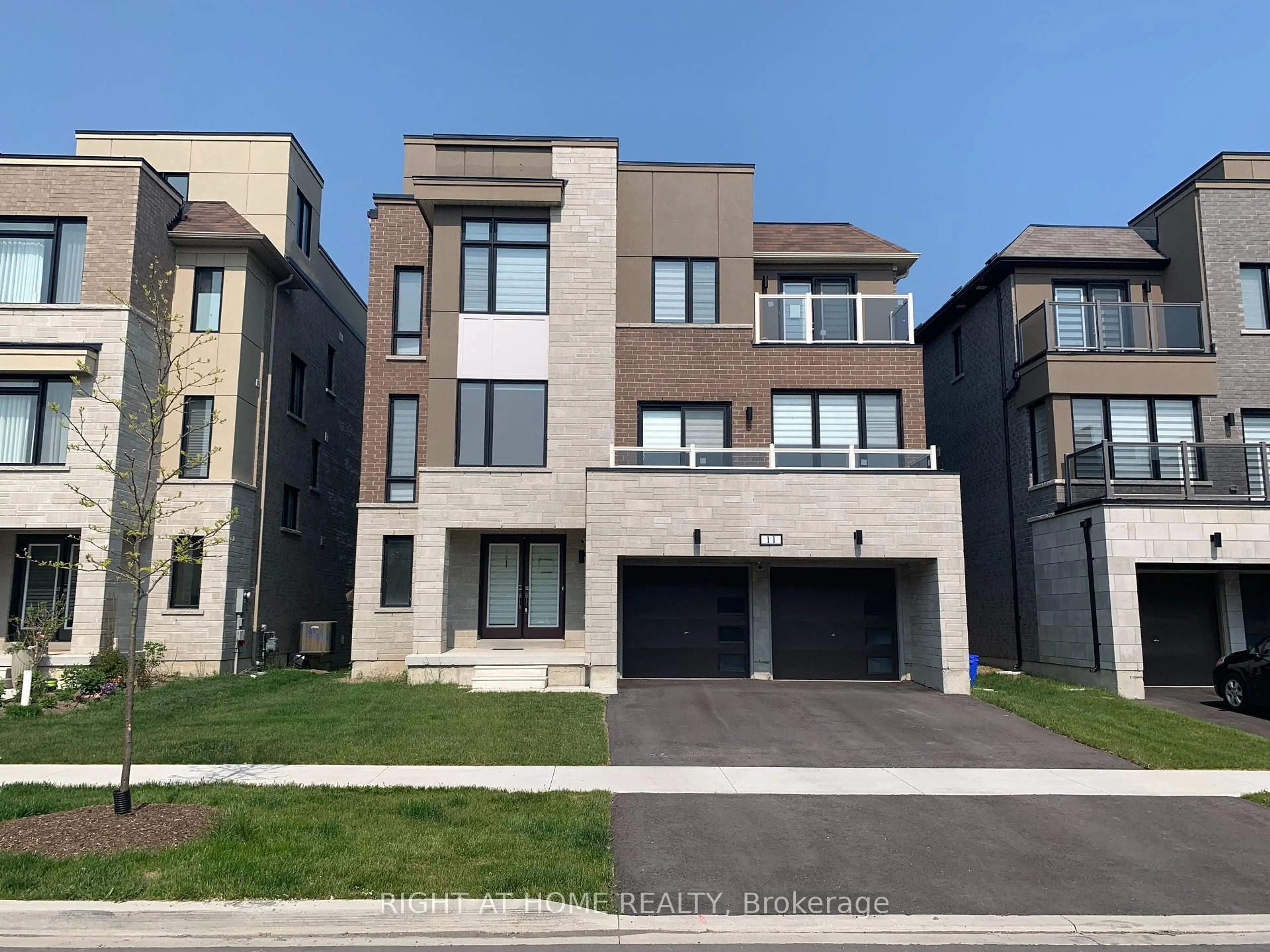 Home with brick exterior material, street for 11 Yacht Dr, Clarington Ontario L1B 4C1