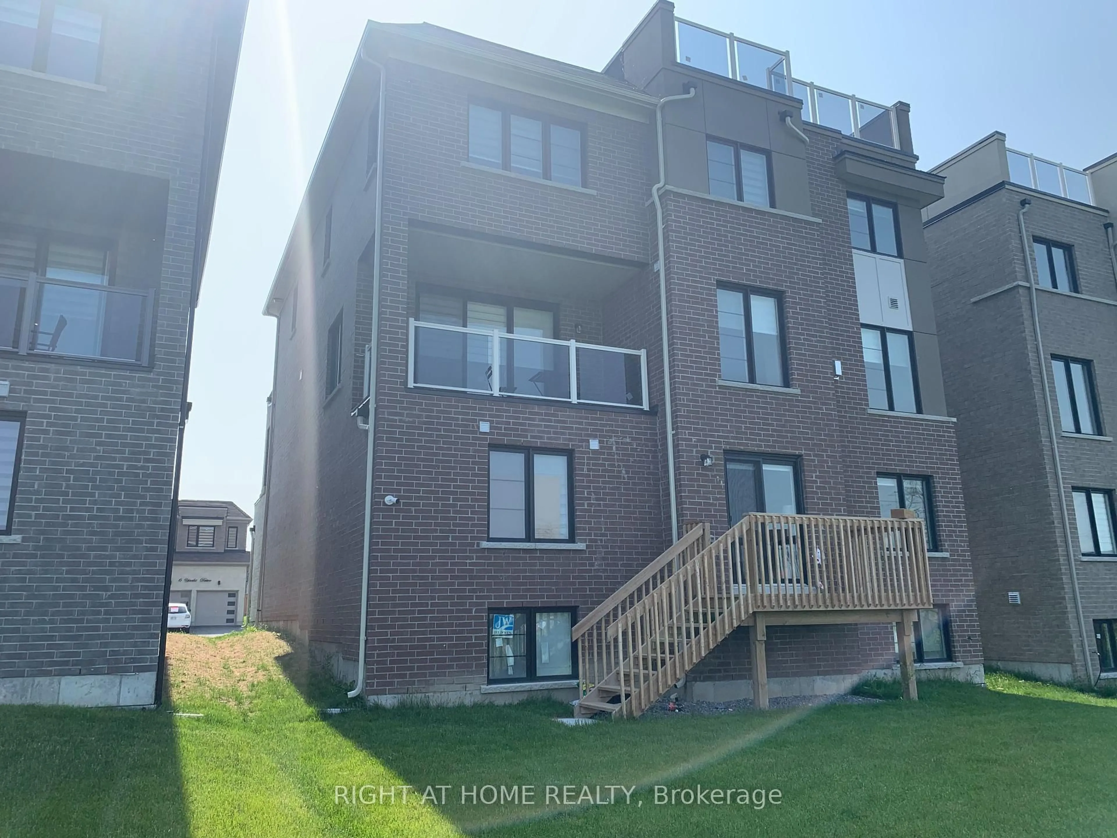 A pic from outside/outdoor area/front of a property/back of a property/a pic from drone, unknown for 11 Yacht Dr, Clarington Ontario L1B 4C1