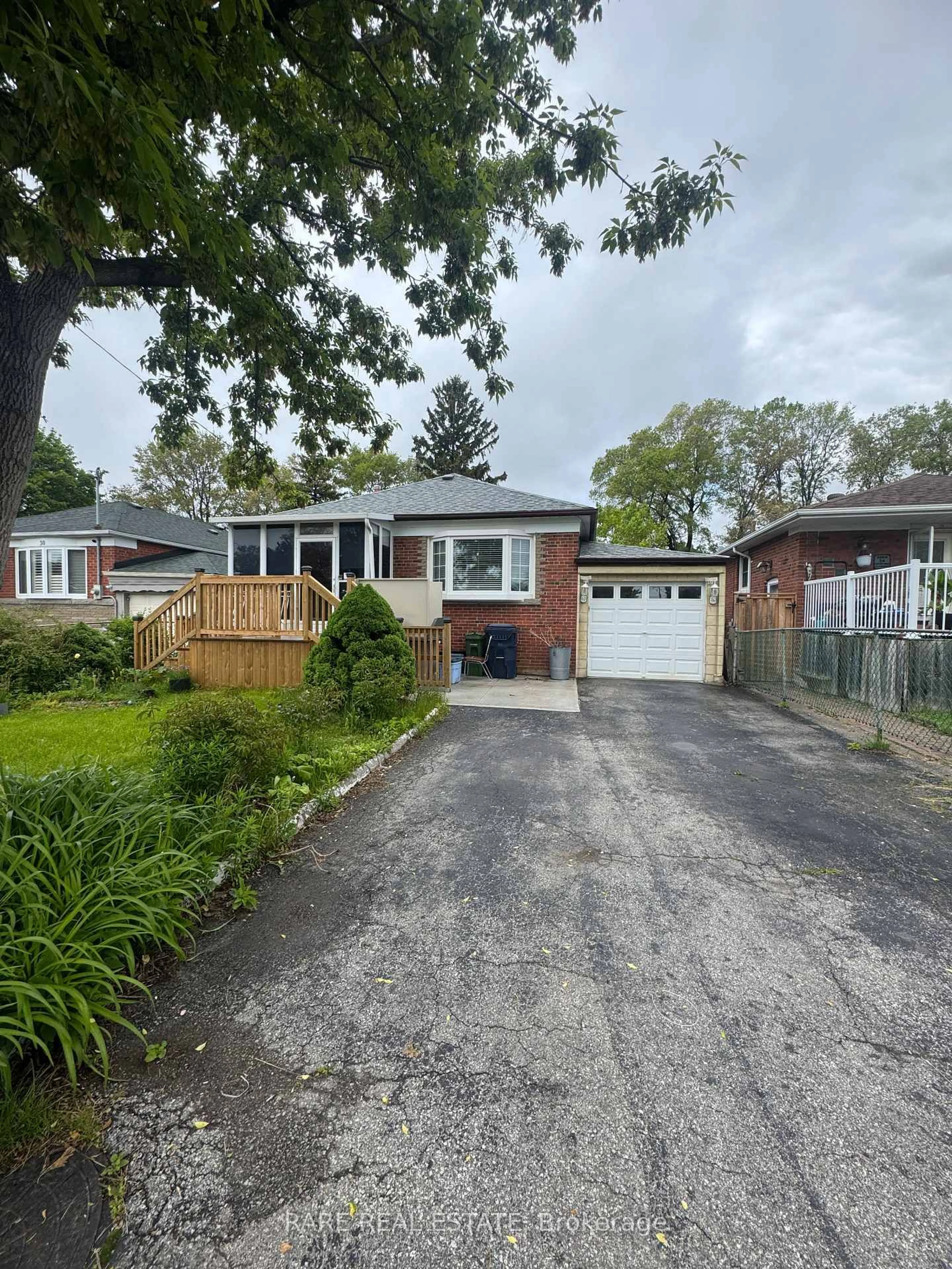 A pic from outside/outdoor area/front of a property/back of a property/a pic from drone, street for 32 Century Dr, Toronto Ontario M1K 4J6
