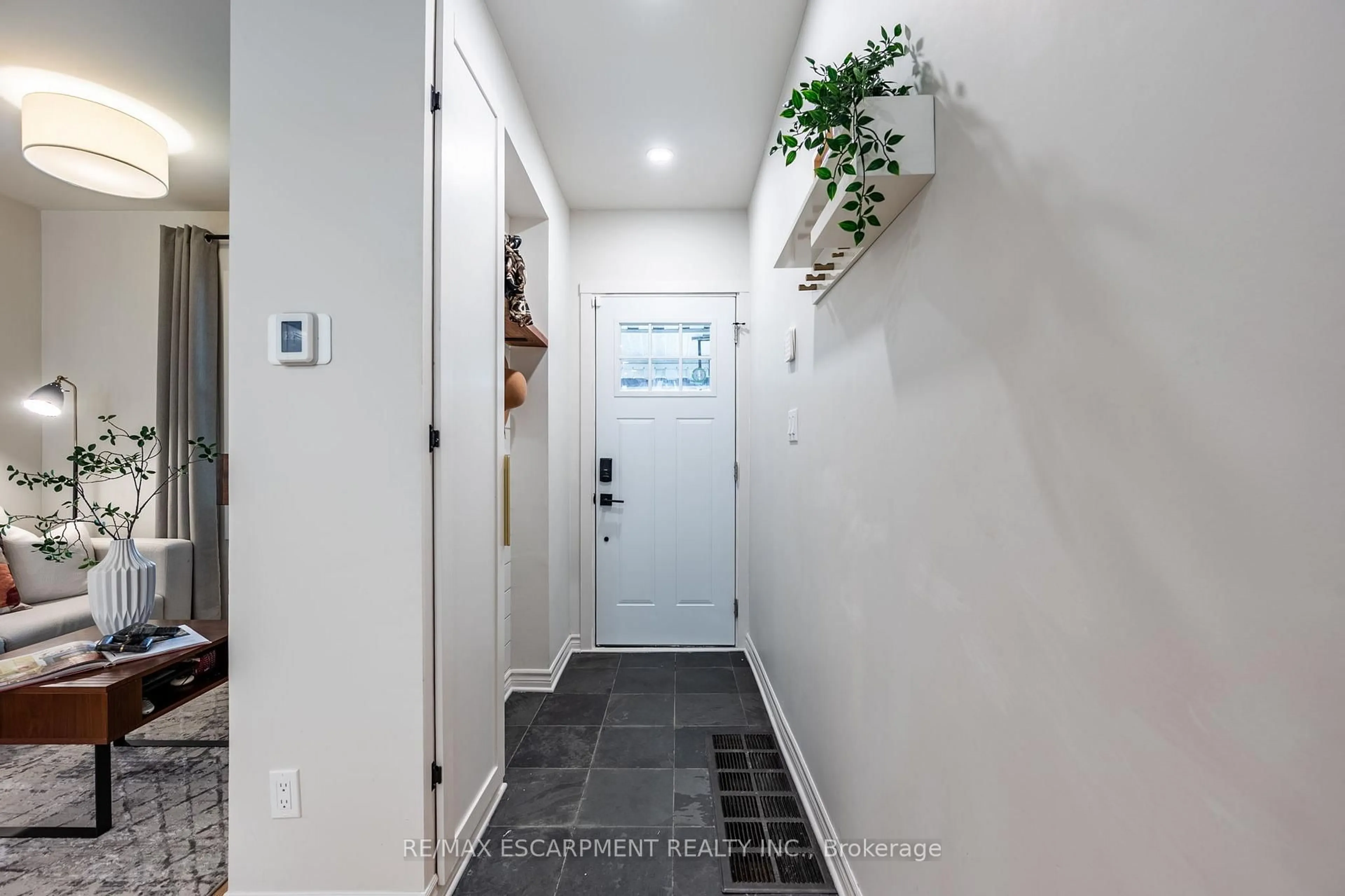 Indoor entryway for 79 Condor Ave, Toronto Ontario M4J 3M7