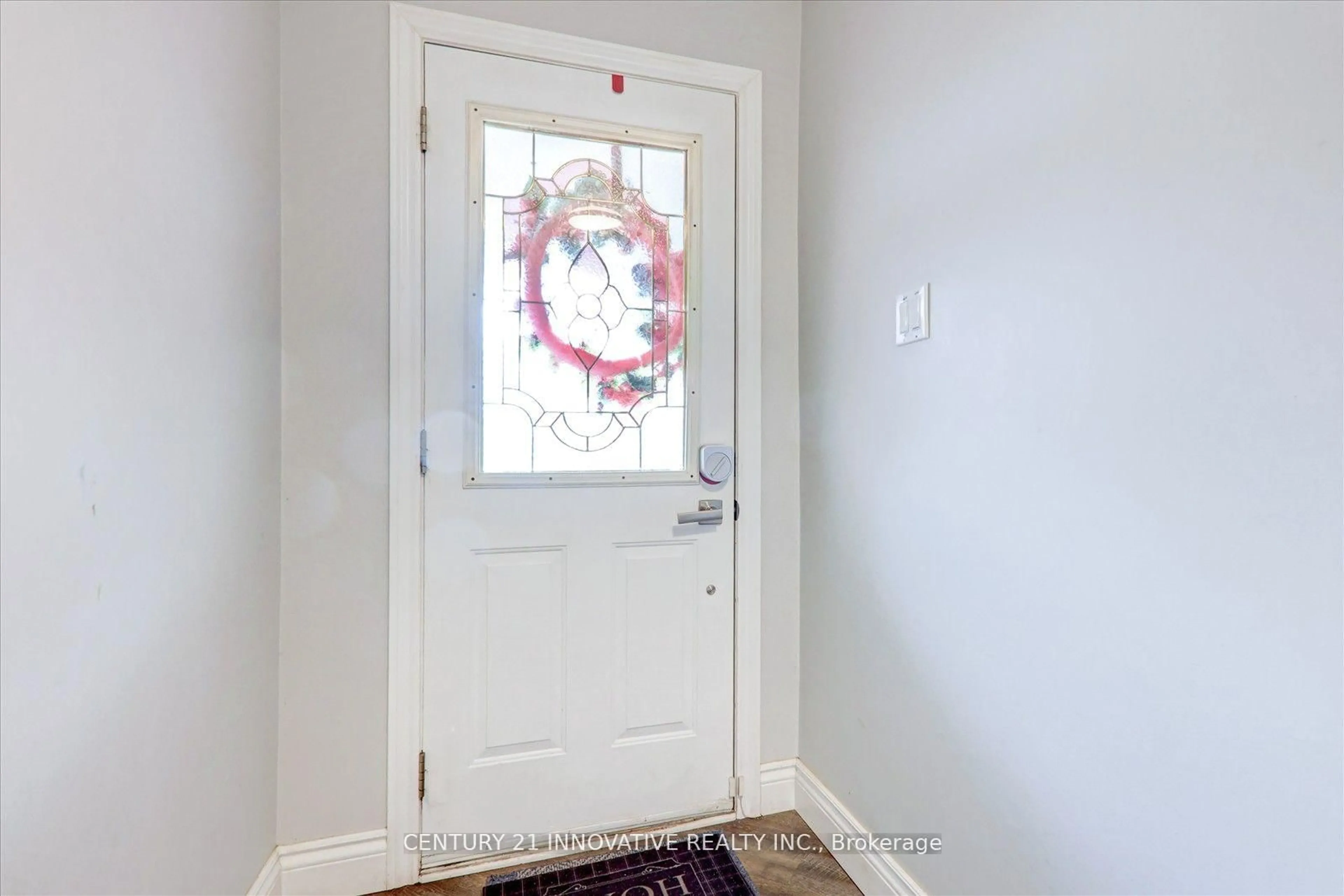 Indoor entryway for 560 Steeple Hill, Pickering Ontario L1V 5Z3