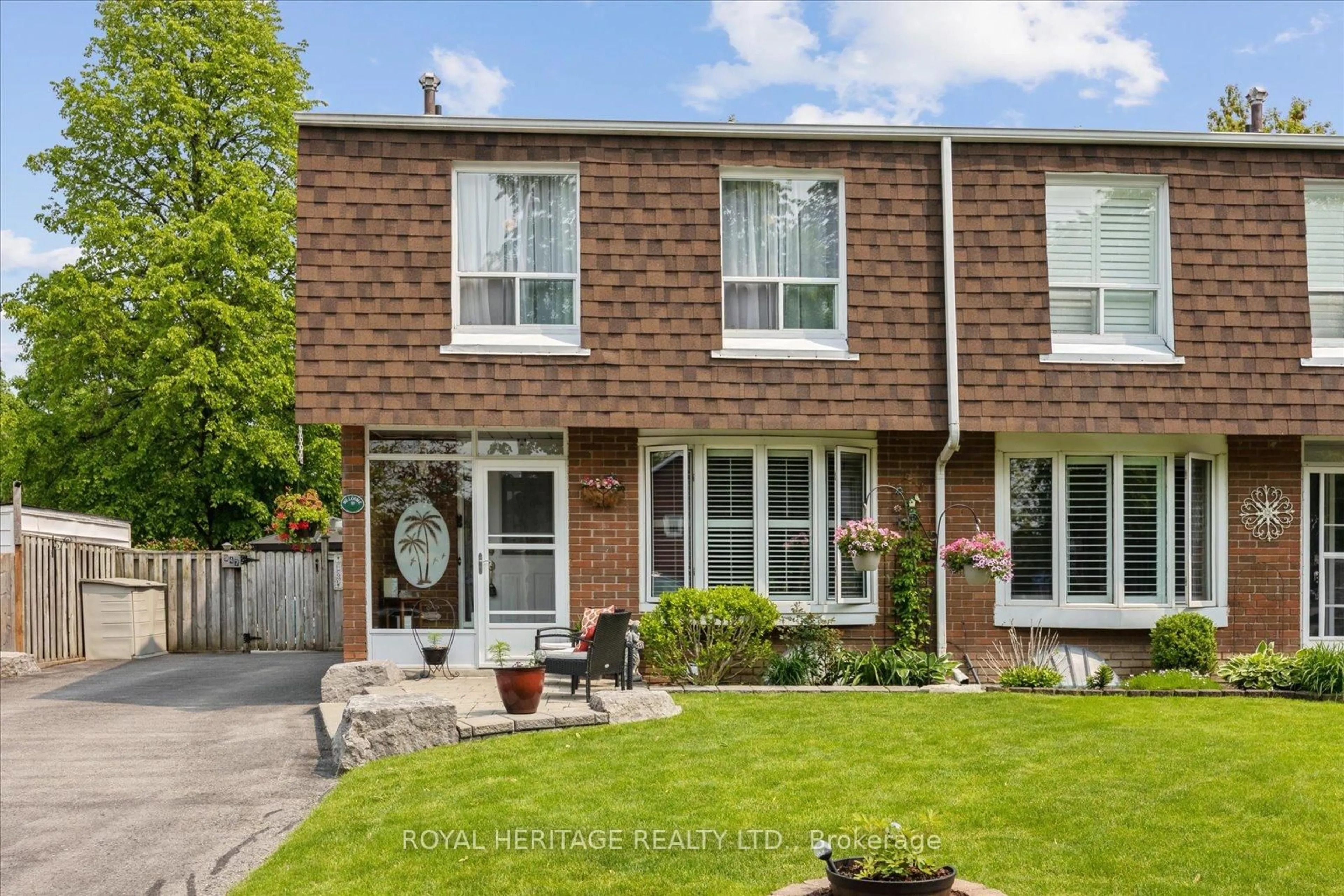 Home with brick exterior material, street for 947 Harding St, Whitby Ontario L1N 1Y8