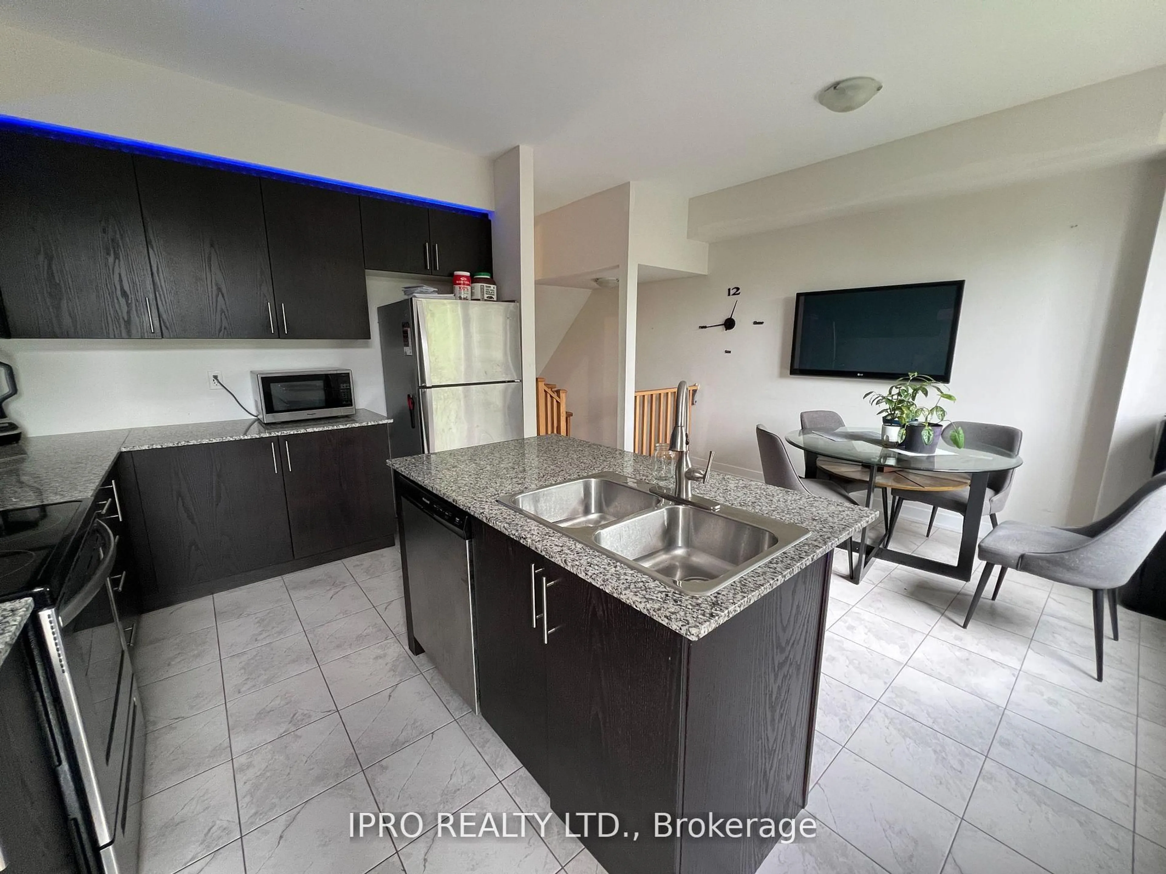 Unknown for 906 Kicking Horse Path, Oshawa Ontario L1J 0B4