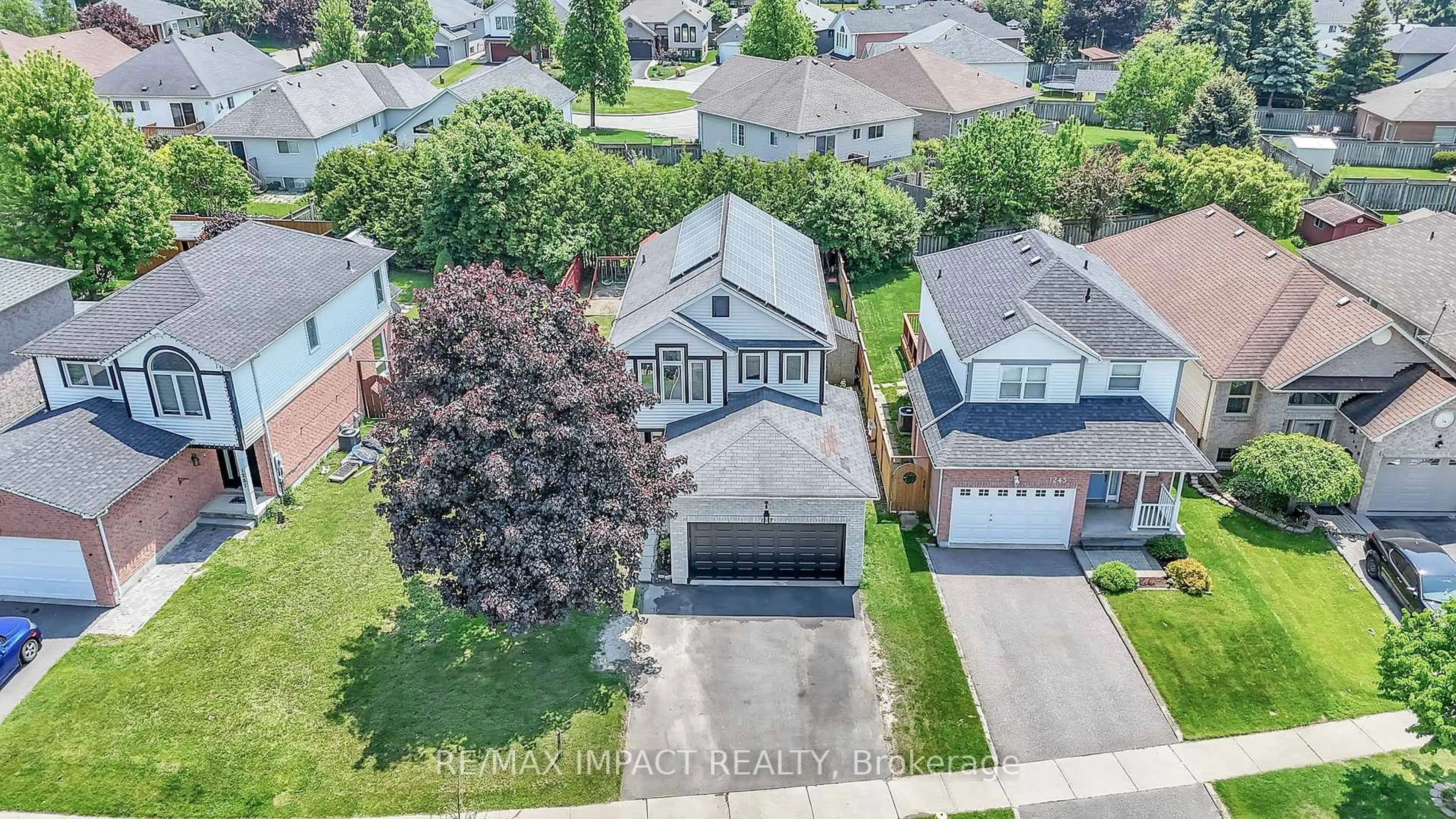 A pic from outside/outdoor area/front of a property/back of a property/a pic from drone, street for 1247 Andover Dr, Oshawa Ontario L1K 2K2