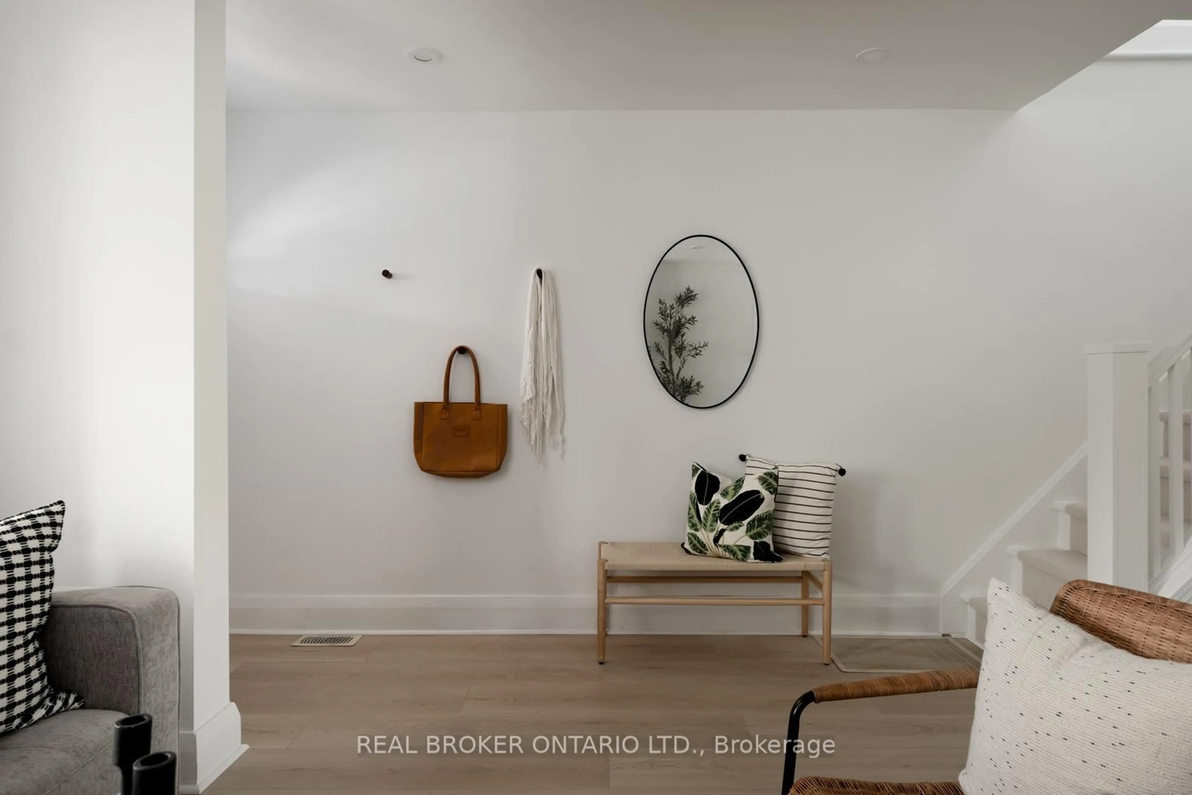 Indoor entryway for 674 Milverton Blvd, Toronto Ontario M4C 1X9
