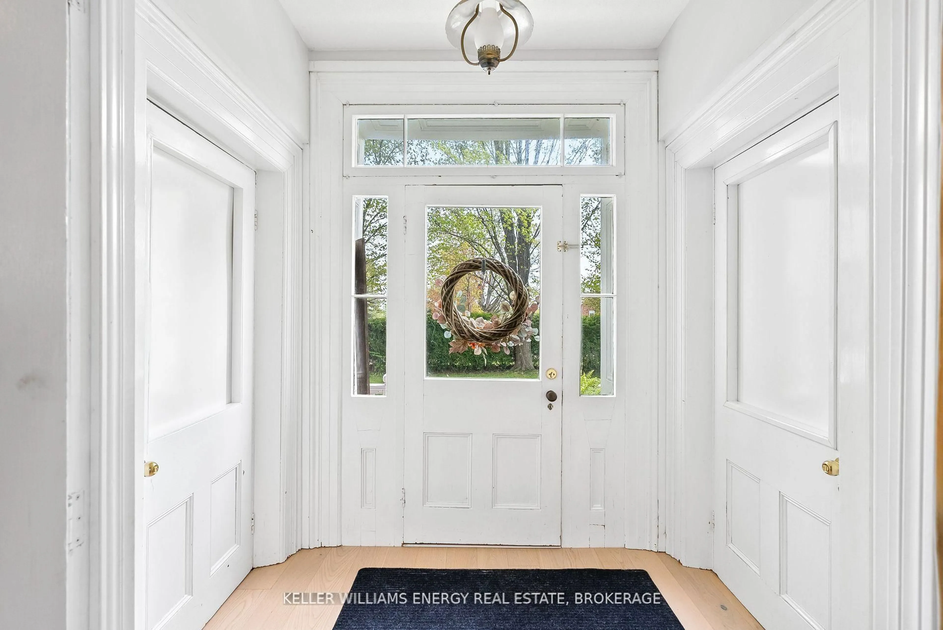 Indoor entryway for 2516 Concession 8 Rd, Clarington Ontario L1C 5X3