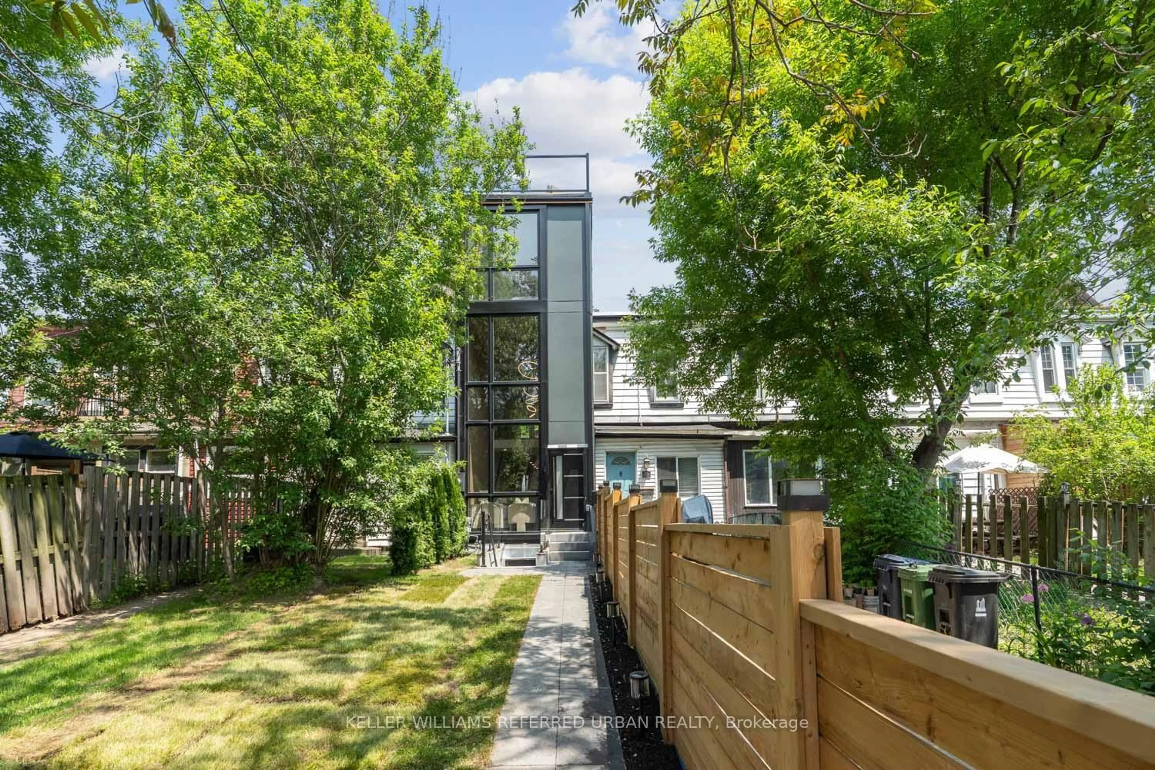 A pic from outside/outdoor area/front of a property/back of a property/a pic from drone, street for 37 Blackburn St, Toronto Ontario M4M 2B3