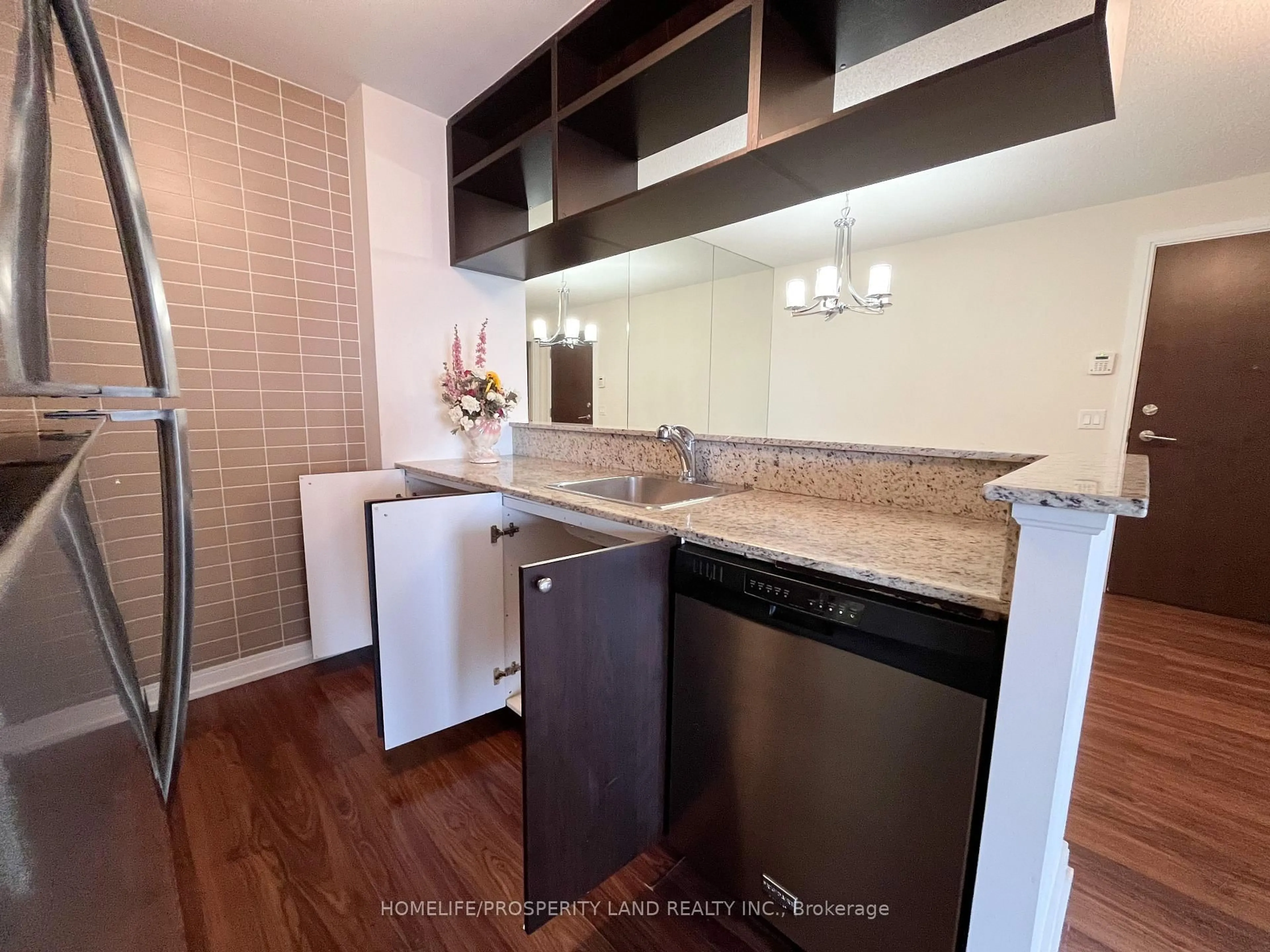 Standard kitchen, ceramic/tile floor for 181 Village Green Sq #814, Toronto Ontario M1S 0L3