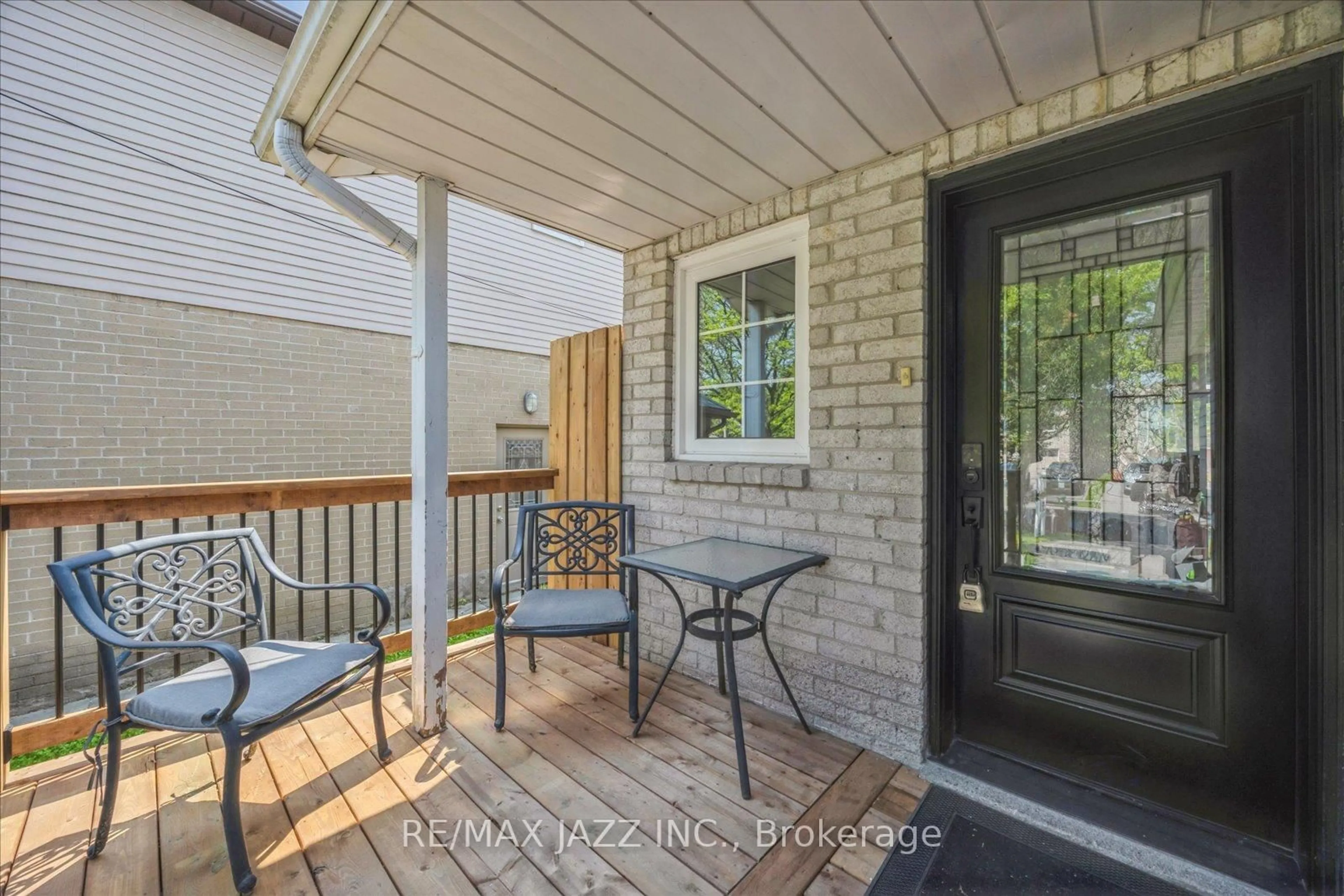 Patio, street for 75 Turnberry Cres, Clarington Ontario L1E 1A4