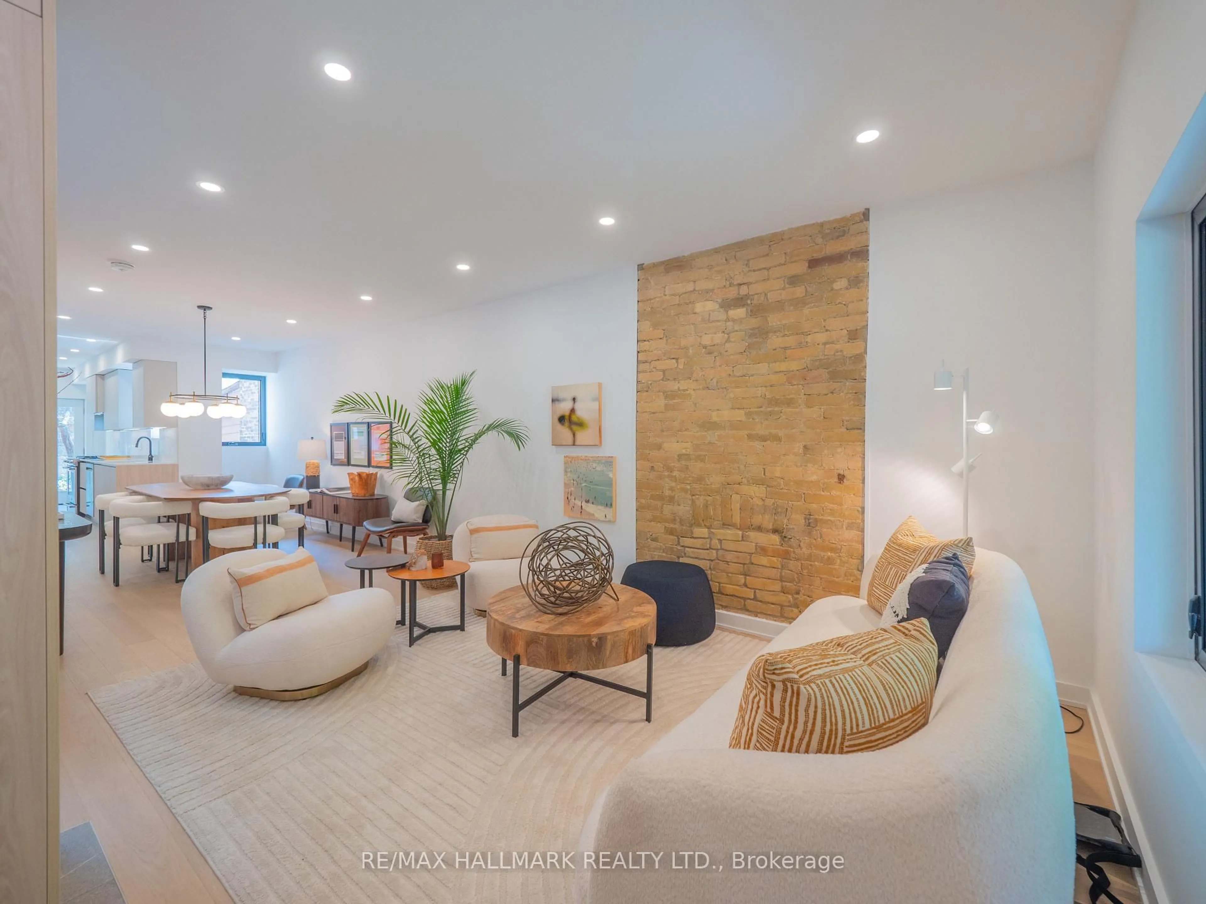 Living room with furniture, unknown for 43 Boston Ave, Toronto Ontario M4M 2T8