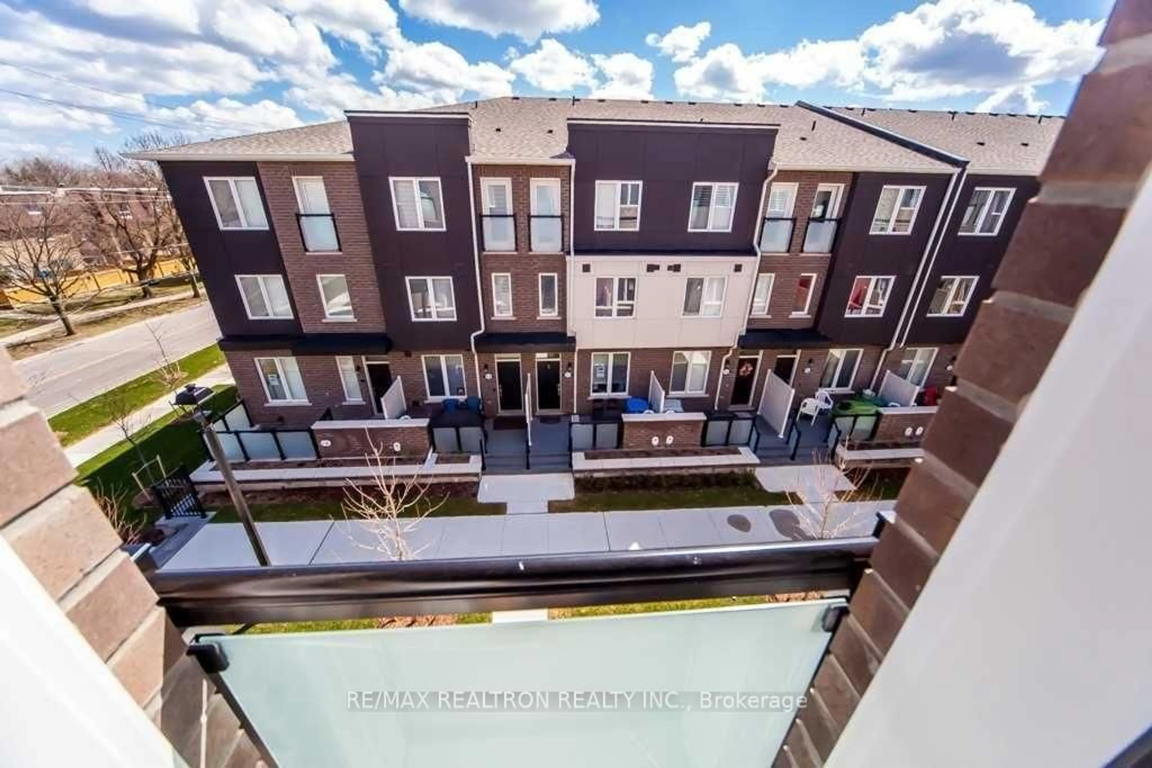 A pic from outside/outdoor area/front of a property/back of a property/a pic from drone, city buildings view from balcony for 25 Heron Park Pl #18, Toronto Ontario M1E 0B8