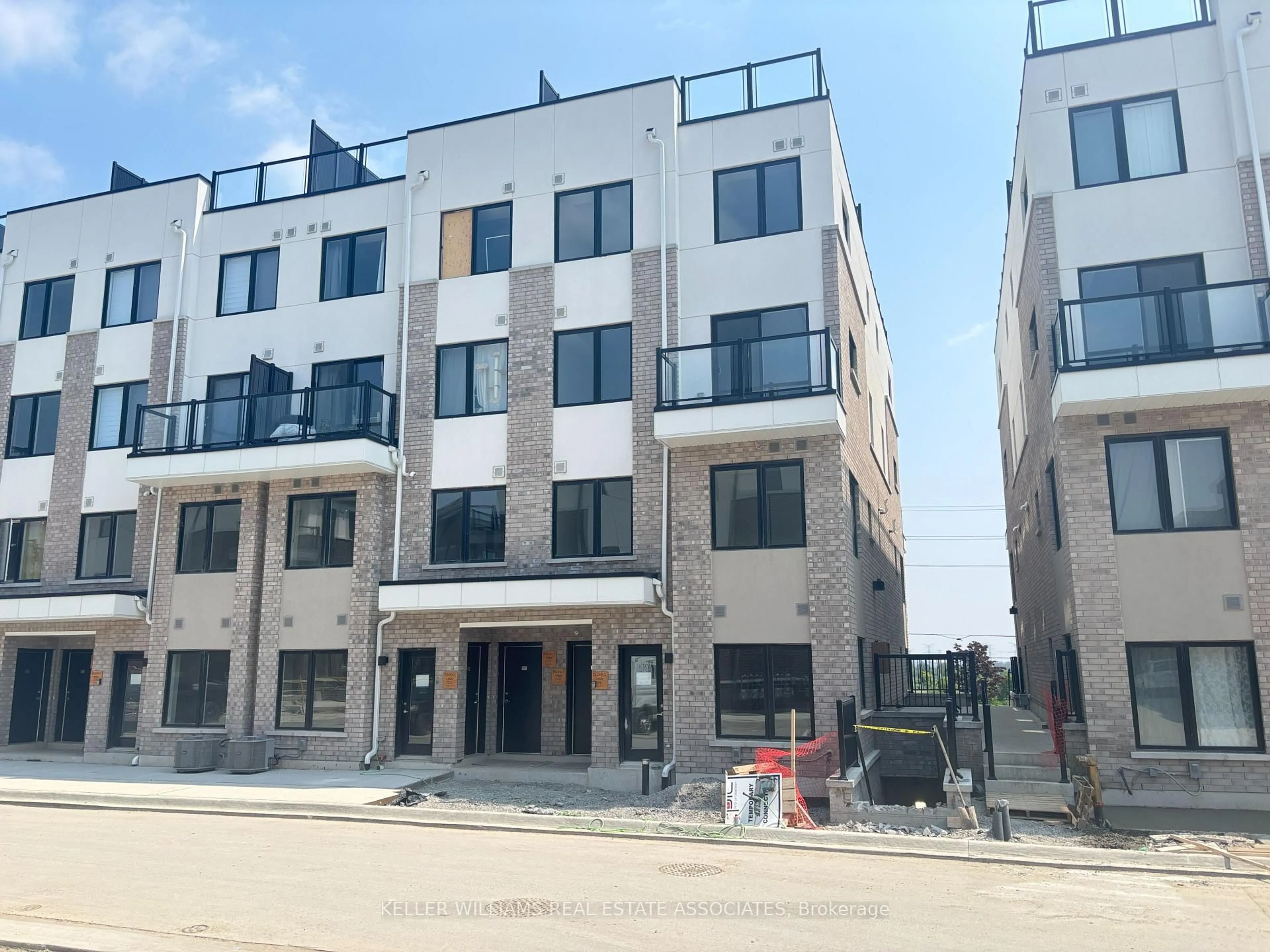 Unknown for 1695 Dersan St #120, Pickering Ontario L1V 2P8