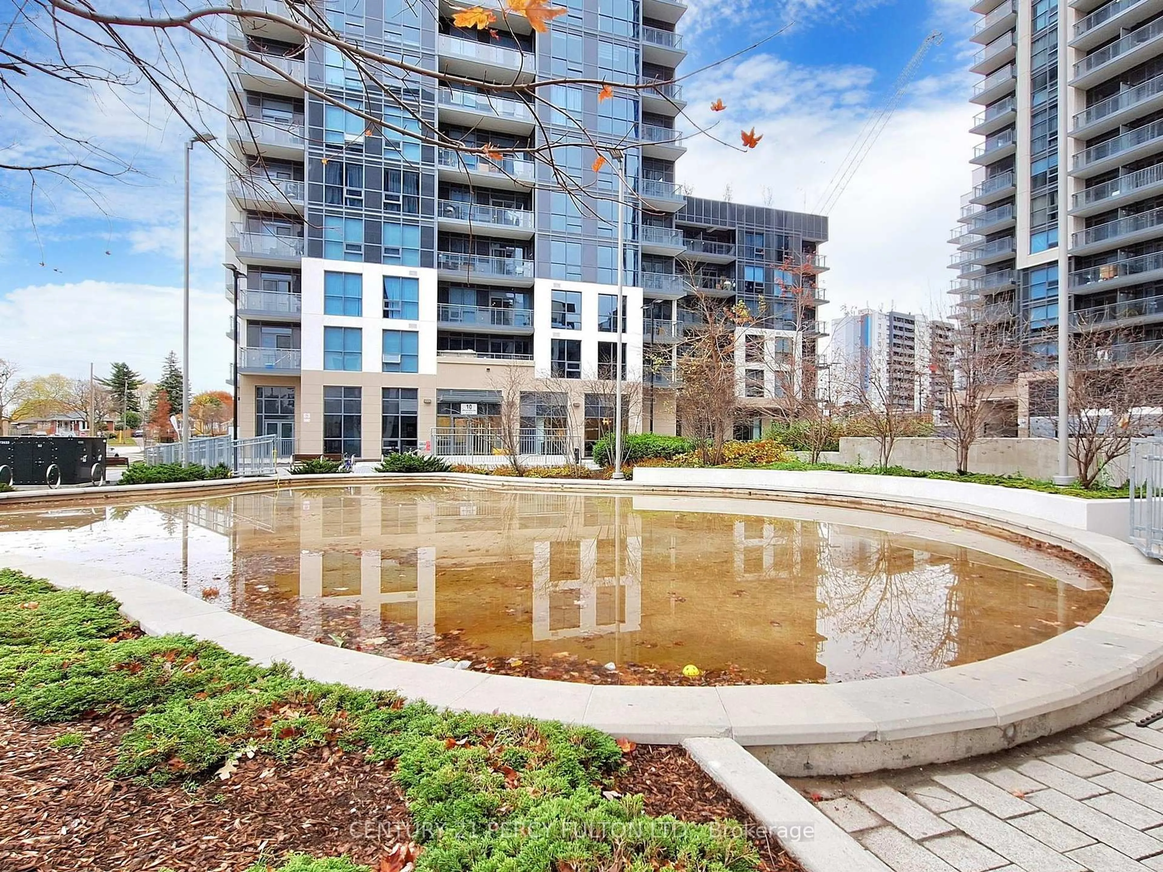 Patio, water/lake/river/ocean view for 10 Meadowglen Pl #LPH 01, Toronto Ontario M1G 0A8