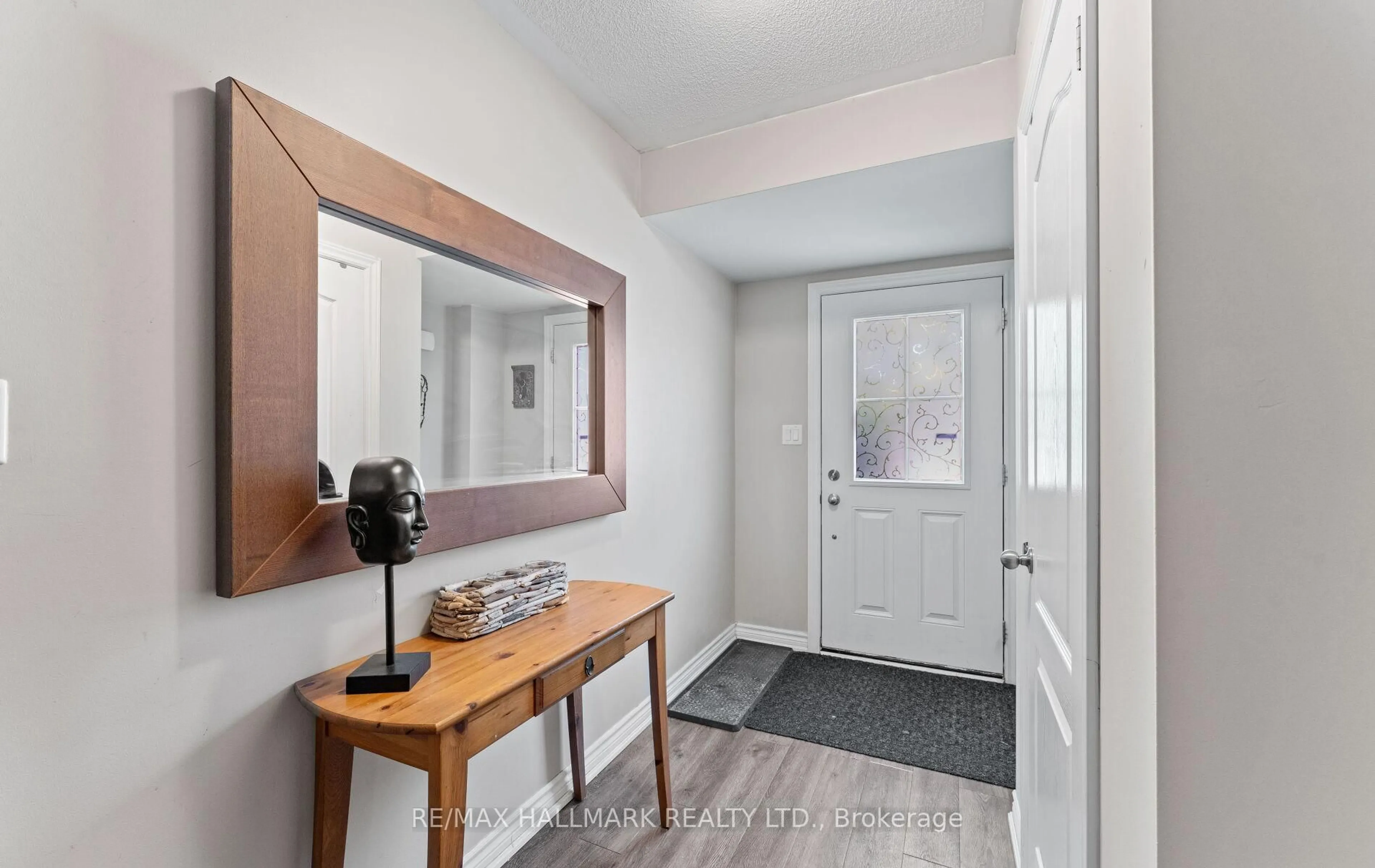 Indoor entryway for 43 Streathern Way, Clarington Ontario L1C 0S4