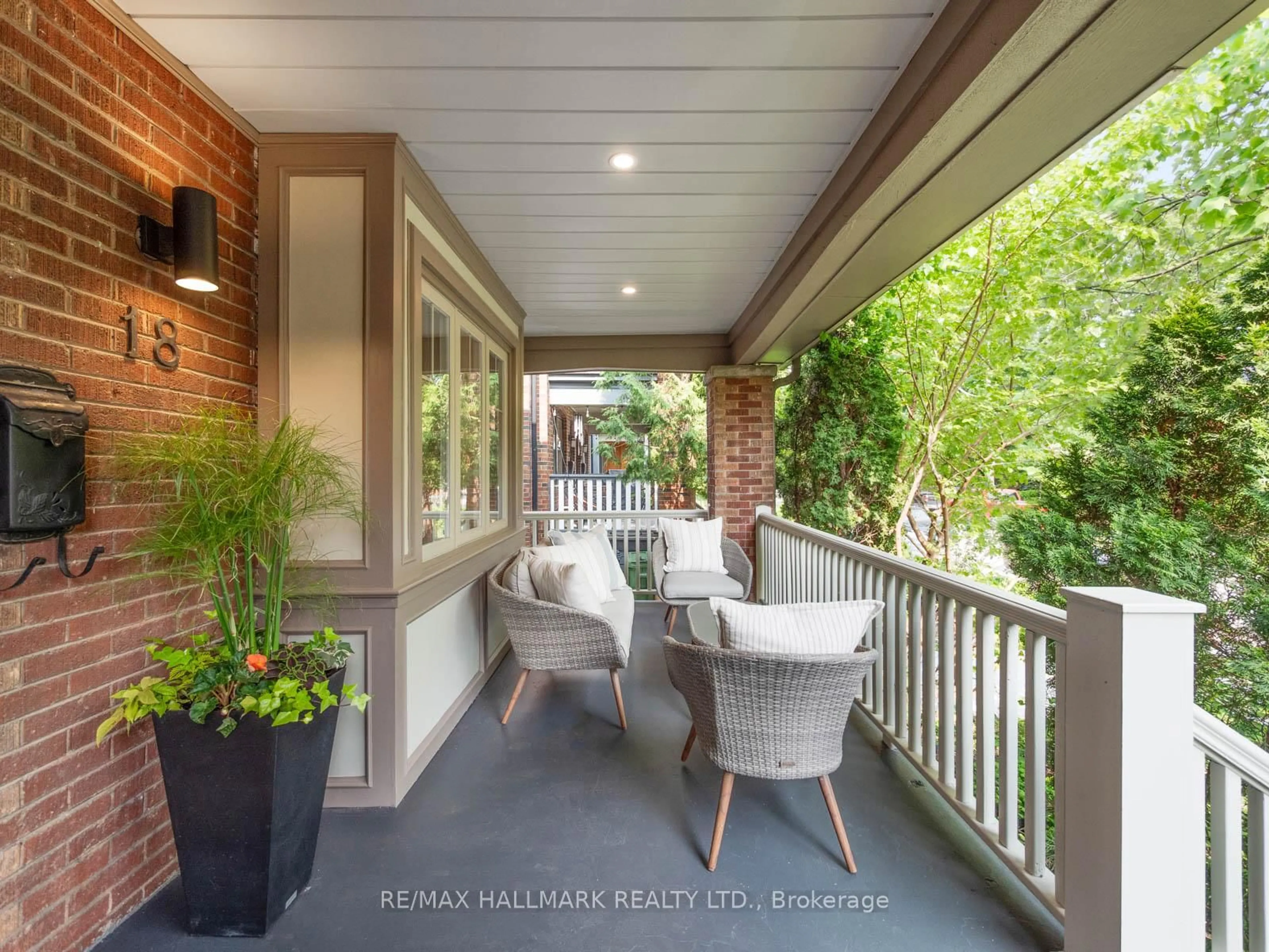 Patio, street for 18 Thorncliffe Ave, Toronto Ontario M4K 1V5