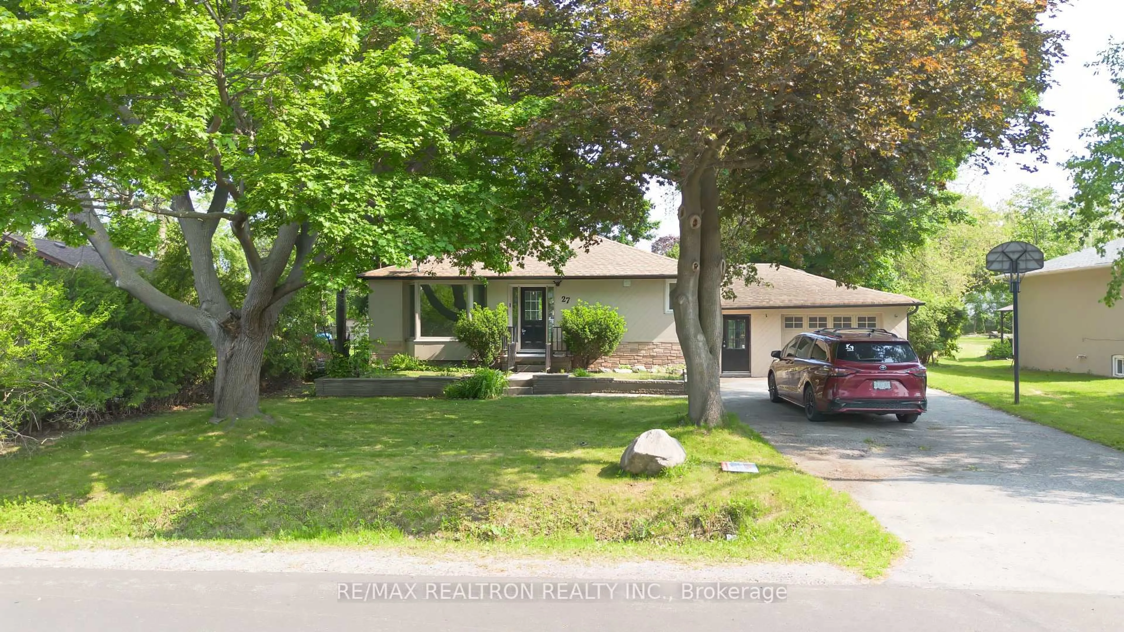 Unknown for 27 Churchill Ave, Whitby Ontario L1P 1K2