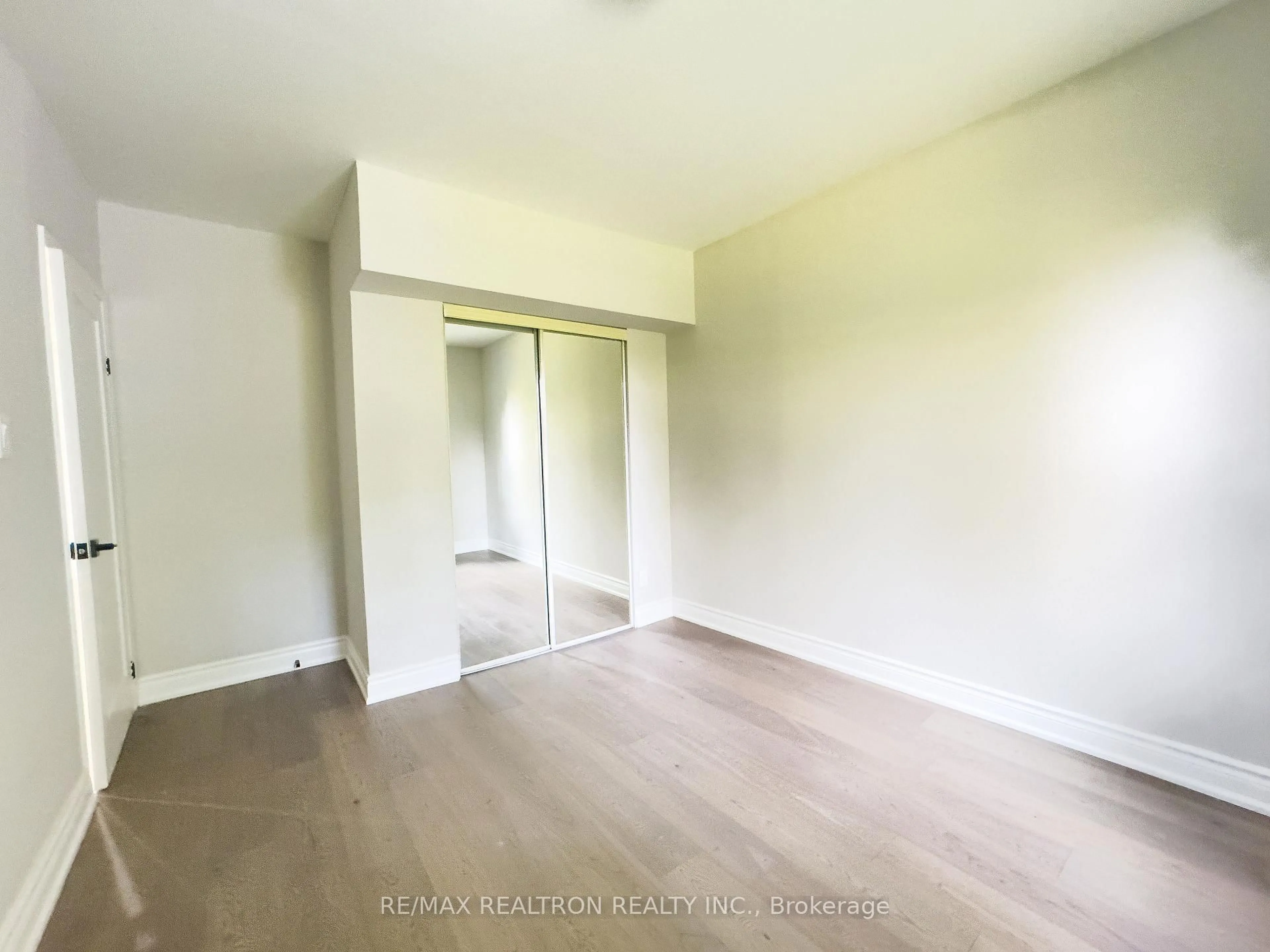 A pic of a room for 27 Churchill Ave, Whitby Ontario L1P 1K2