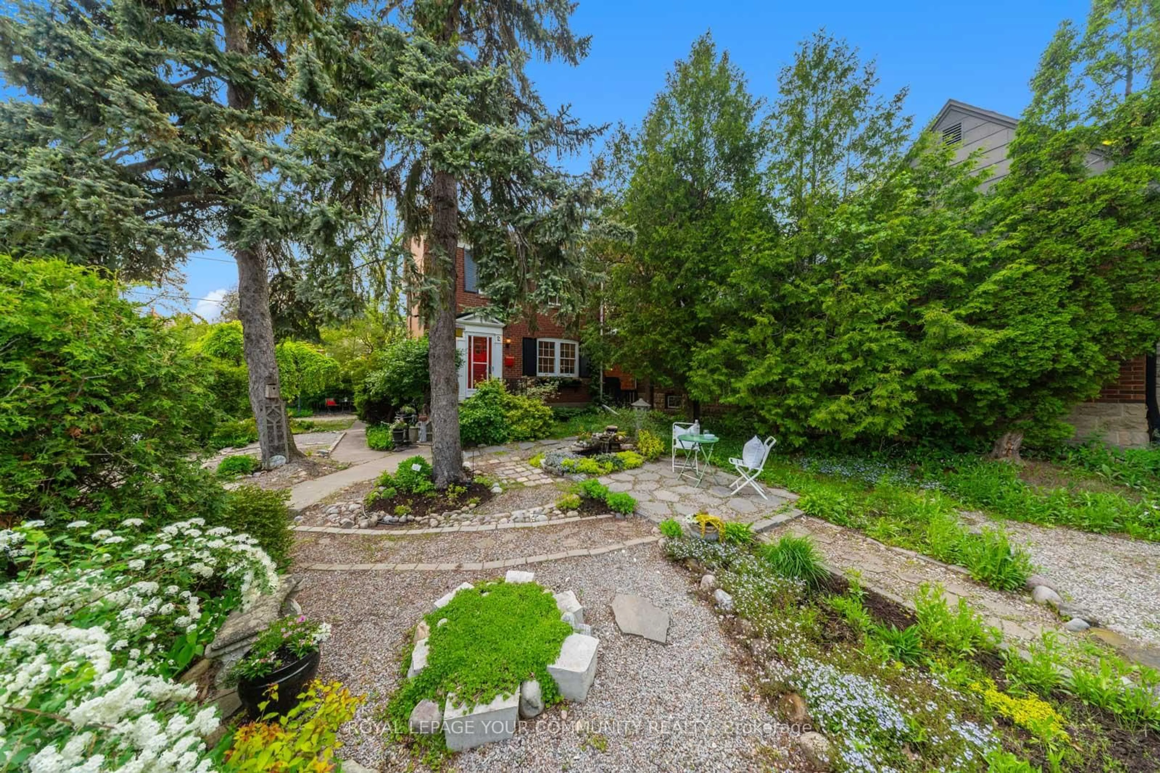 Patio, street for 2 Four Oaks Gate, Toronto Ontario M4J 2X2