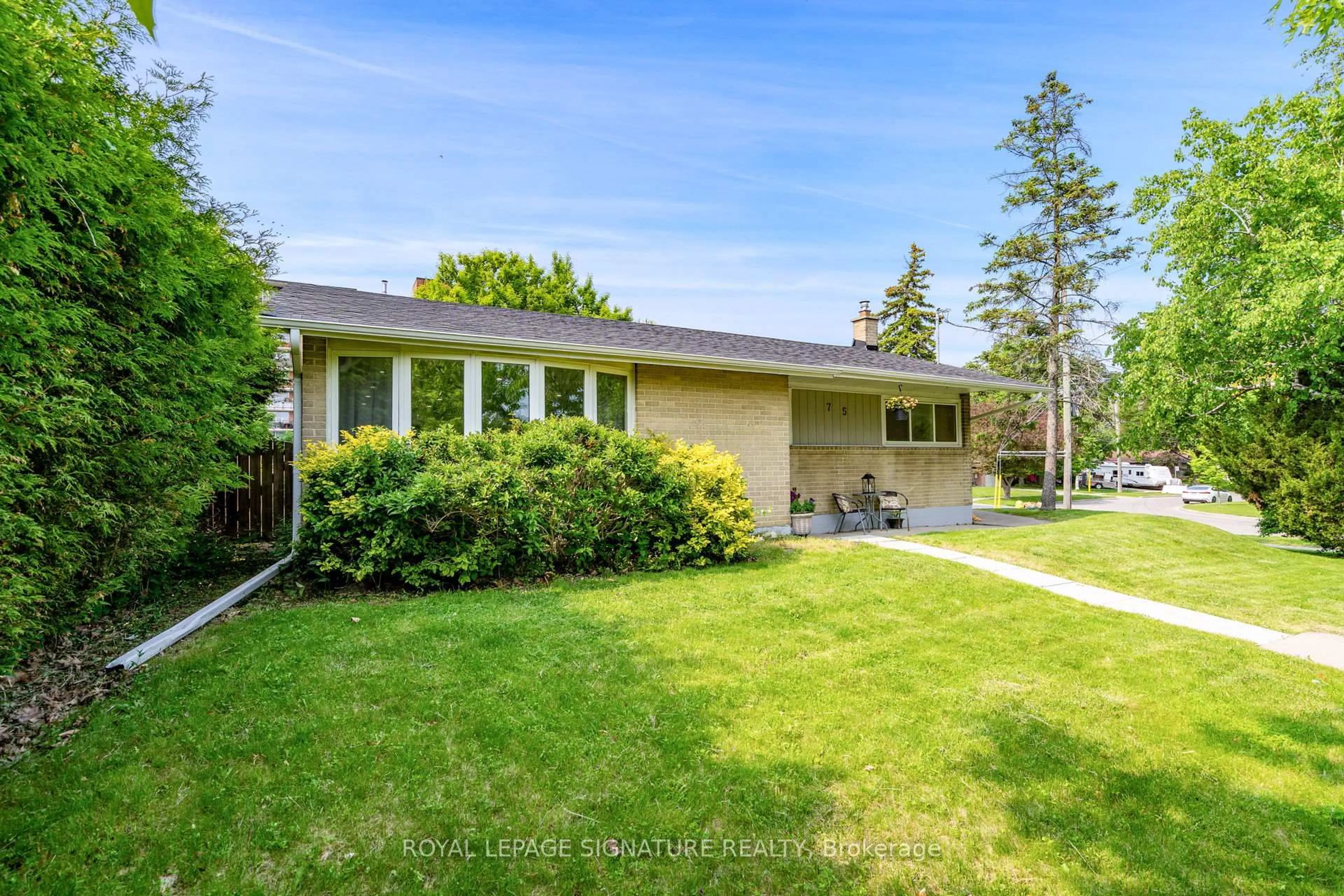 Home with vinyl exterior material, street for 75 Samson Cres, Toronto Ontario M1G 1N2