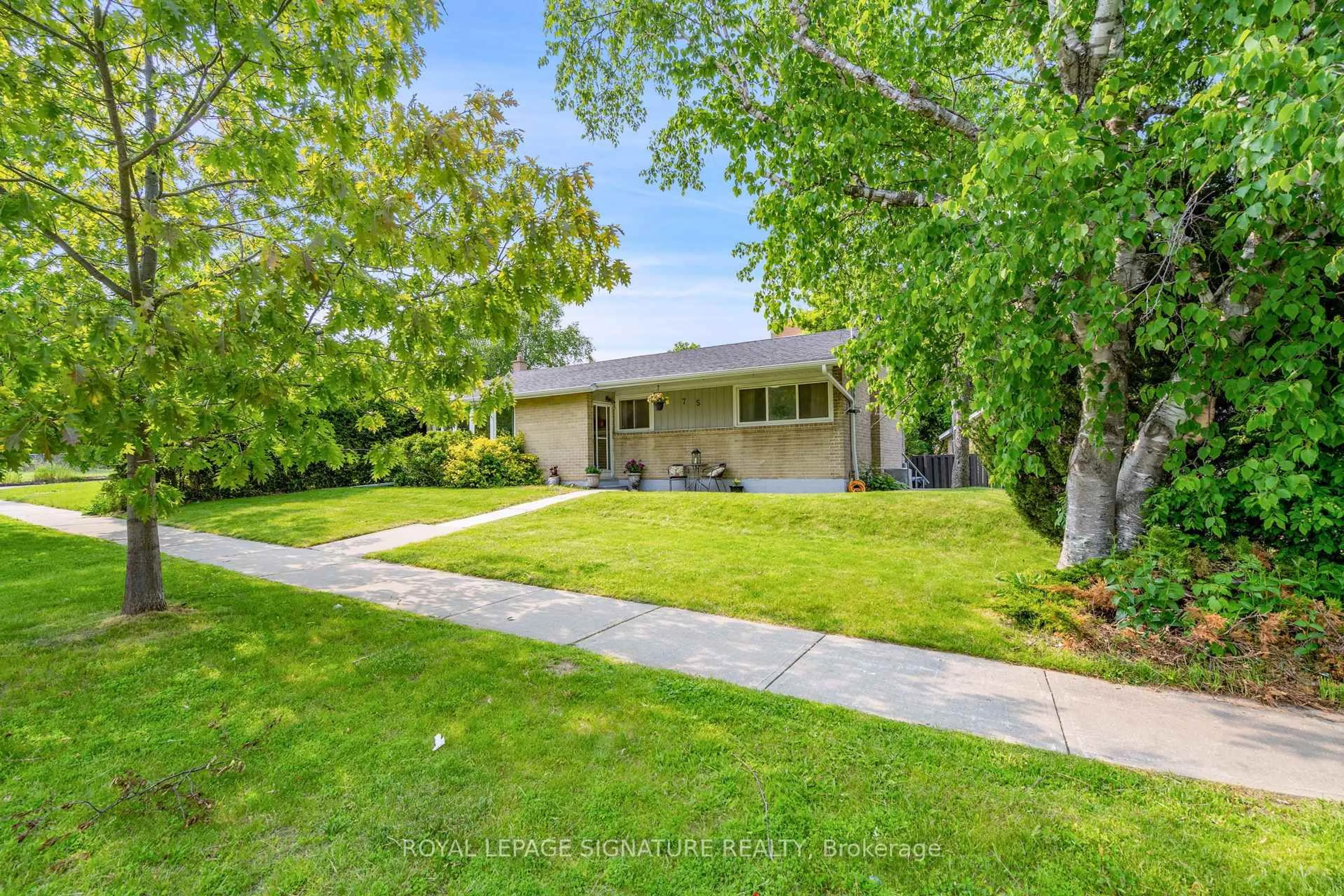 A pic from outside/outdoor area/front of a property/back of a property/a pic from drone, street for 75 Samson Cres, Toronto Ontario M1G 1N2