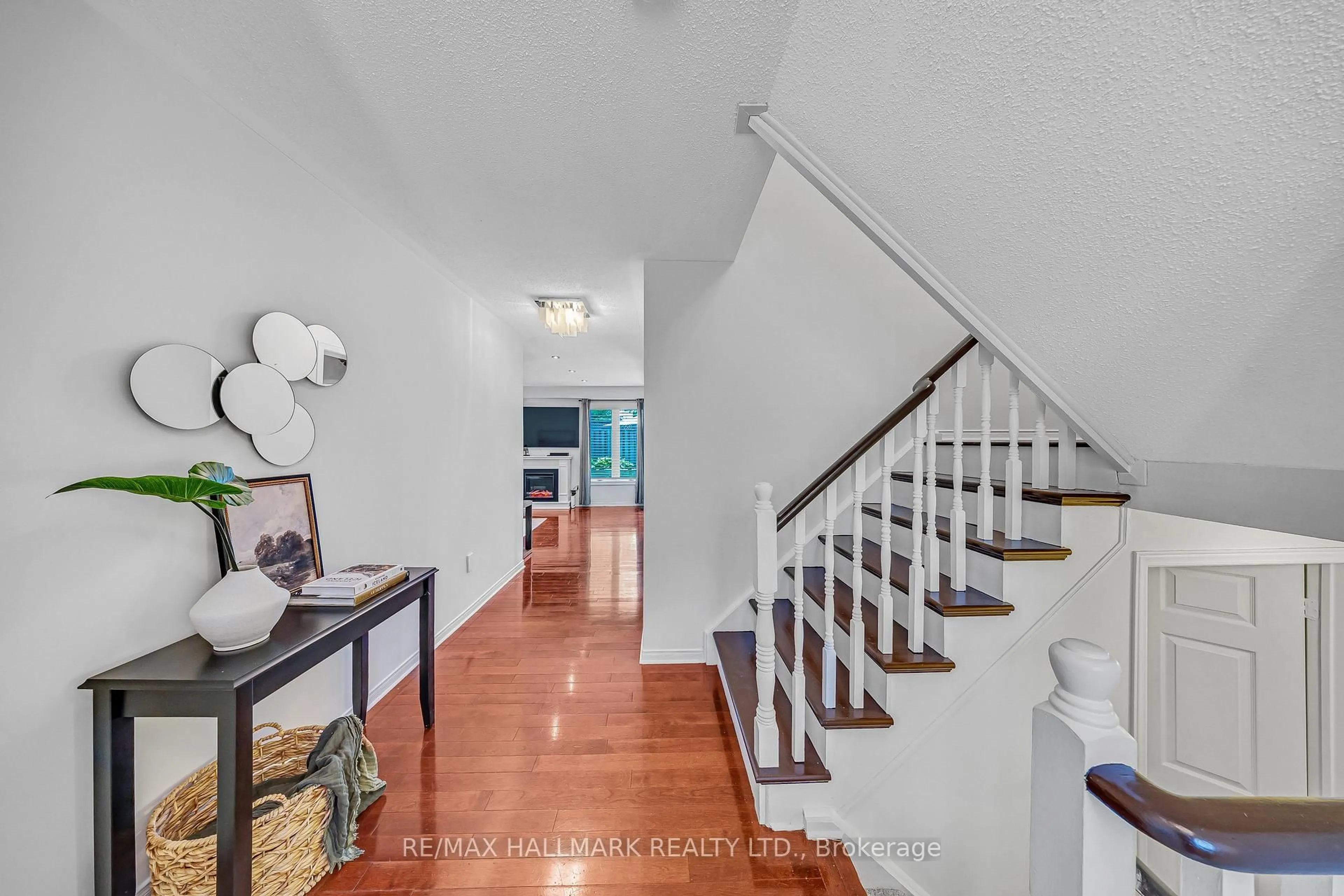 Indoor foyer for 37 Freeport Dr, Toronto Ontario M1C 5G1