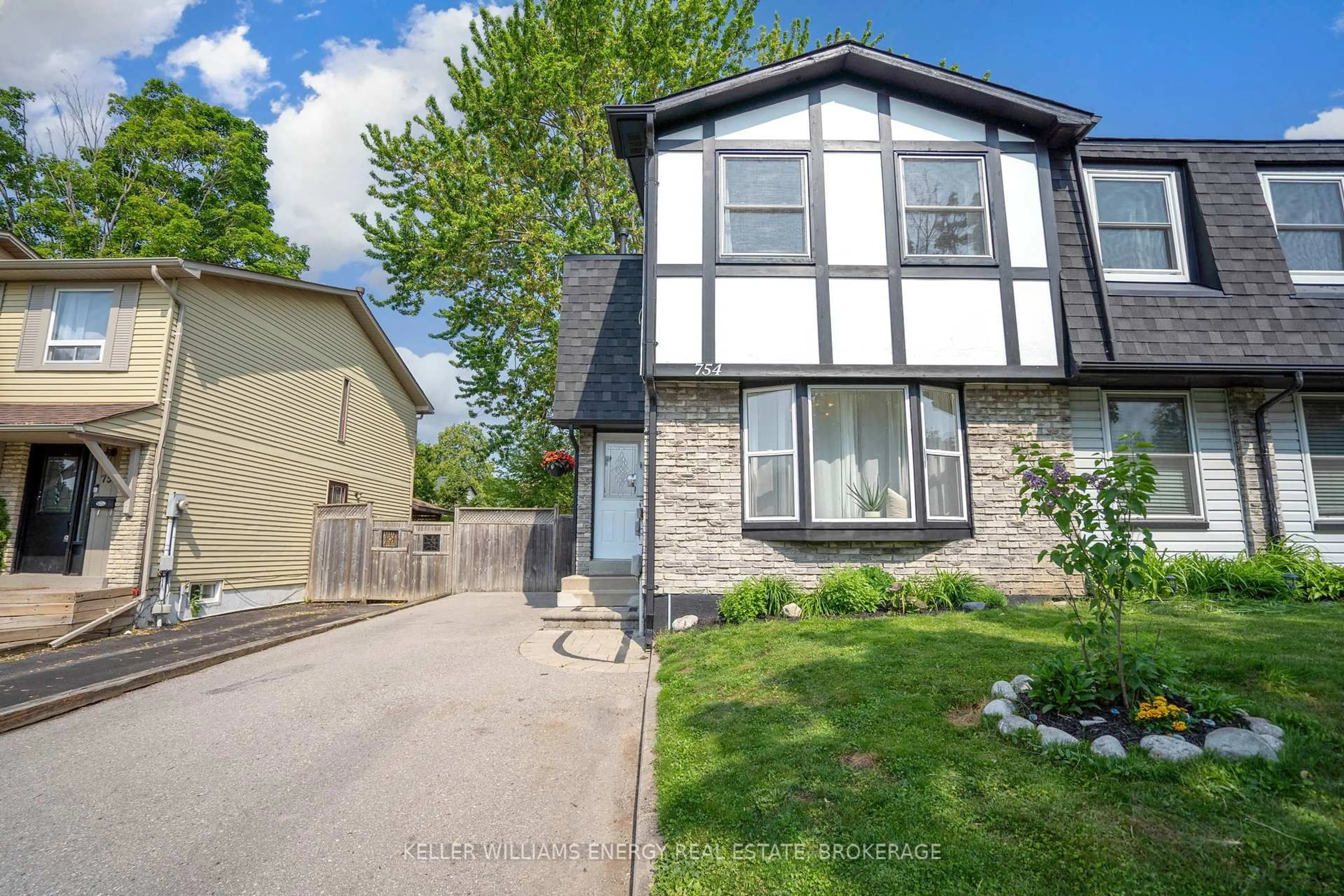 Home with vinyl exterior material, street for 754 Hillcroft St, Oshawa Ontario L1G 7H6