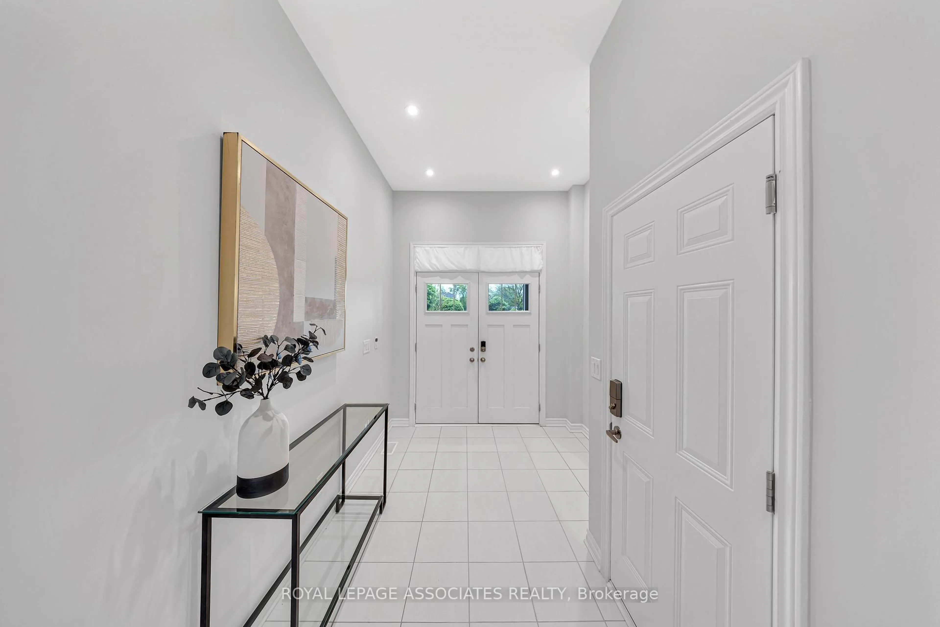 Indoor entryway for 8 Paradise Way, Whitby Ontario L1R 0R7