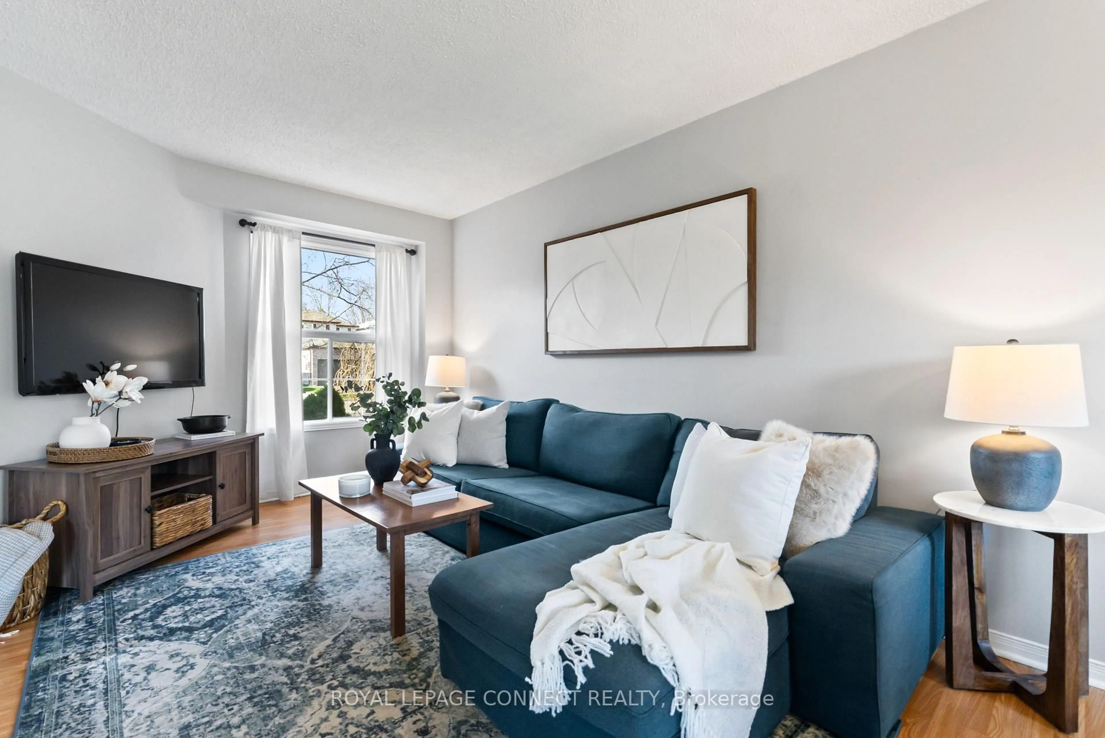 Living room with furniture, unknown for 9 Flaxman Ave, Clarington Ontario L1C 4S5