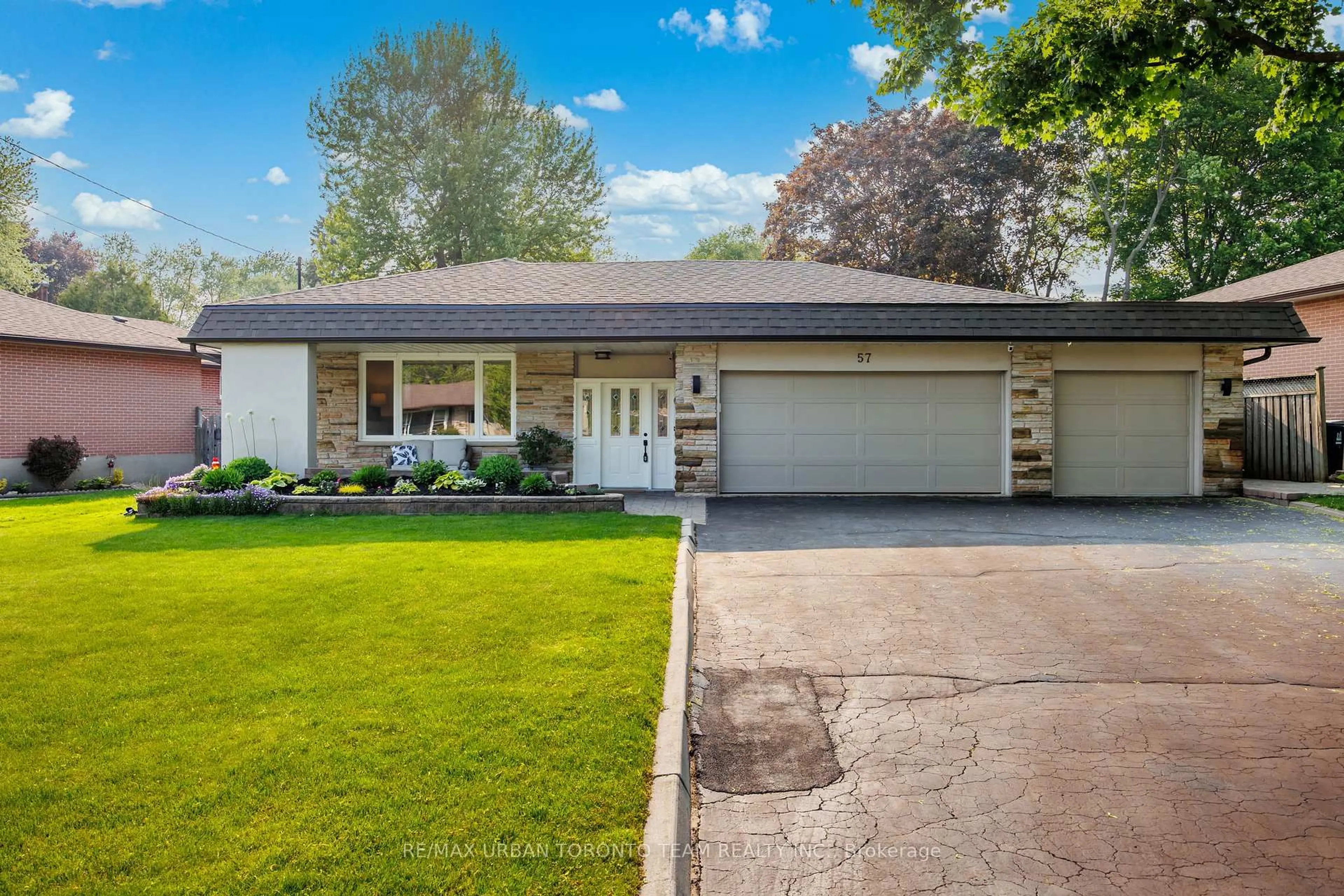 Home with vinyl exterior material, street for 57 Ravine Park Cres, Toronto Ontario M1C 2M5
