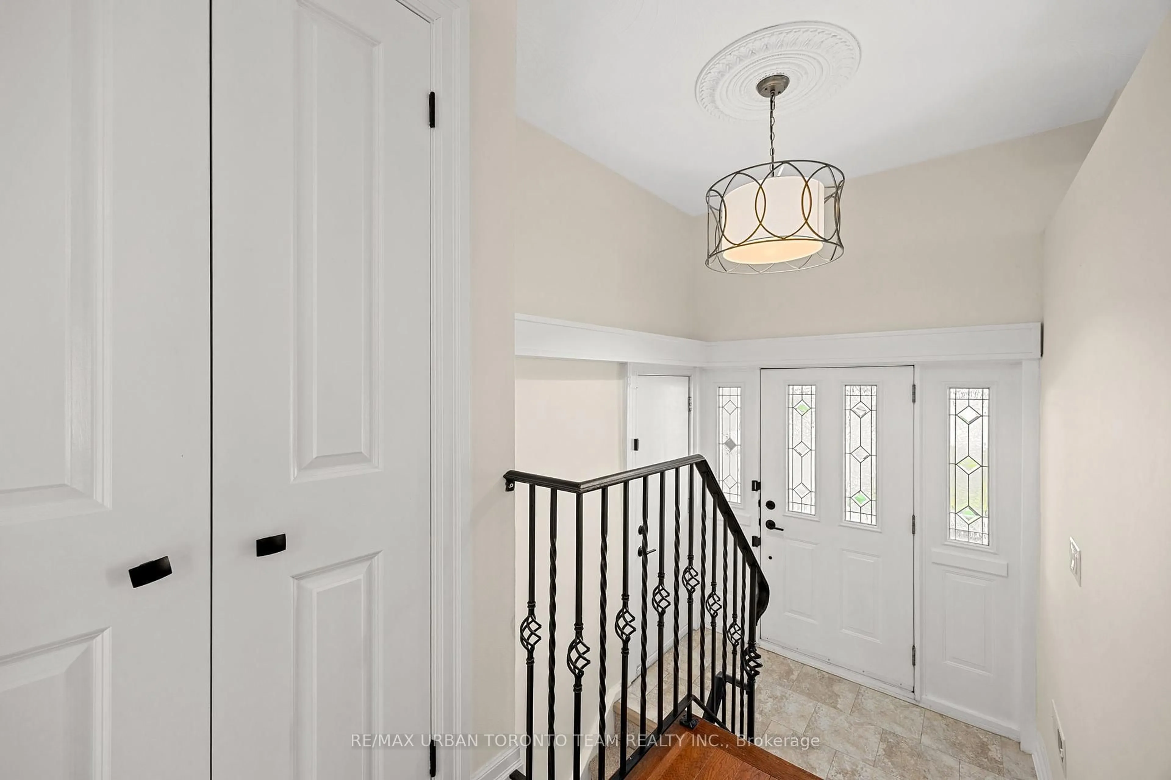 Indoor entryway for 57 Ravine Park Cres, Toronto Ontario M1C 2M5