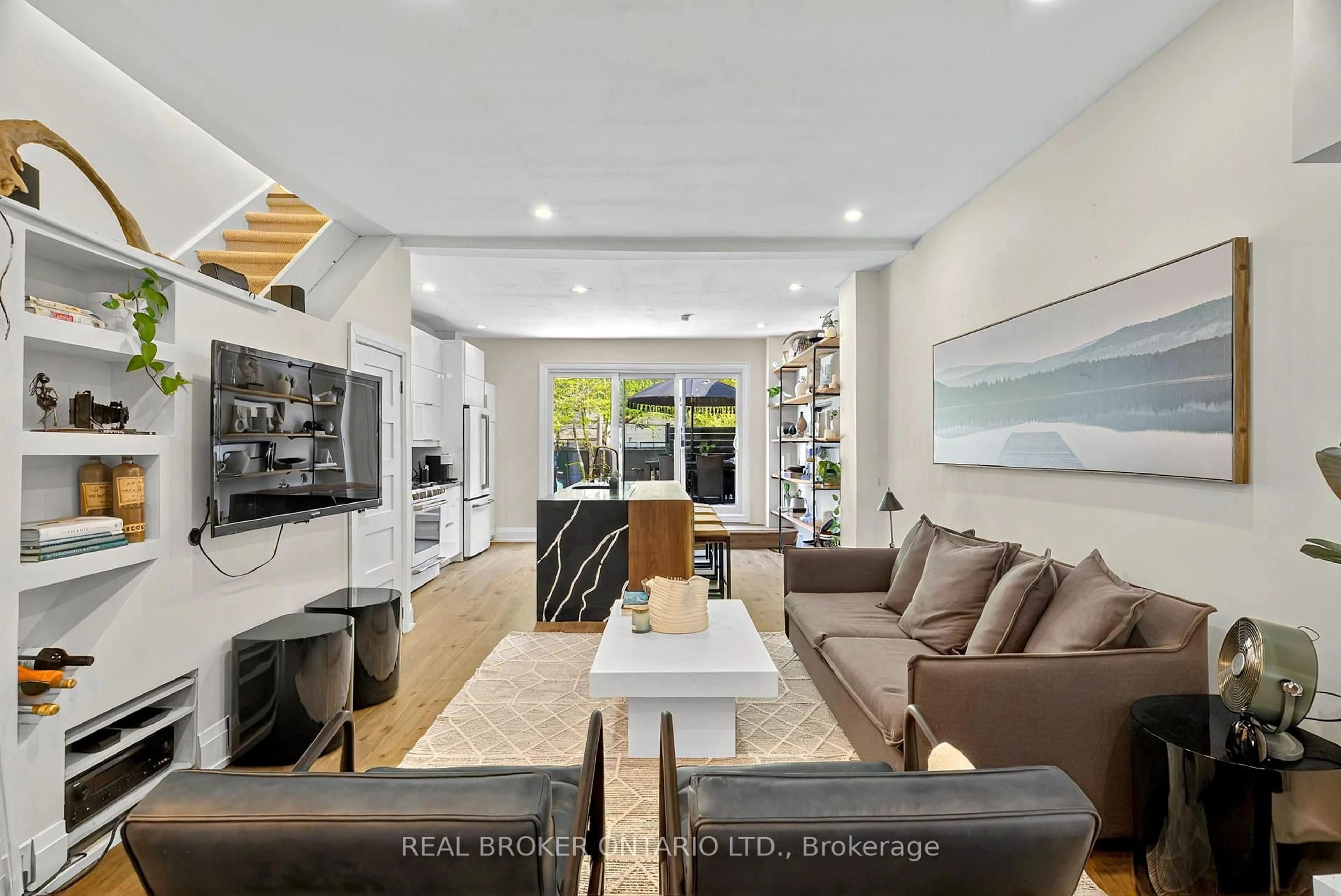 Living room with furniture, unknown for 143 Parkmount Rd, Toronto Ontario M4J 4V3