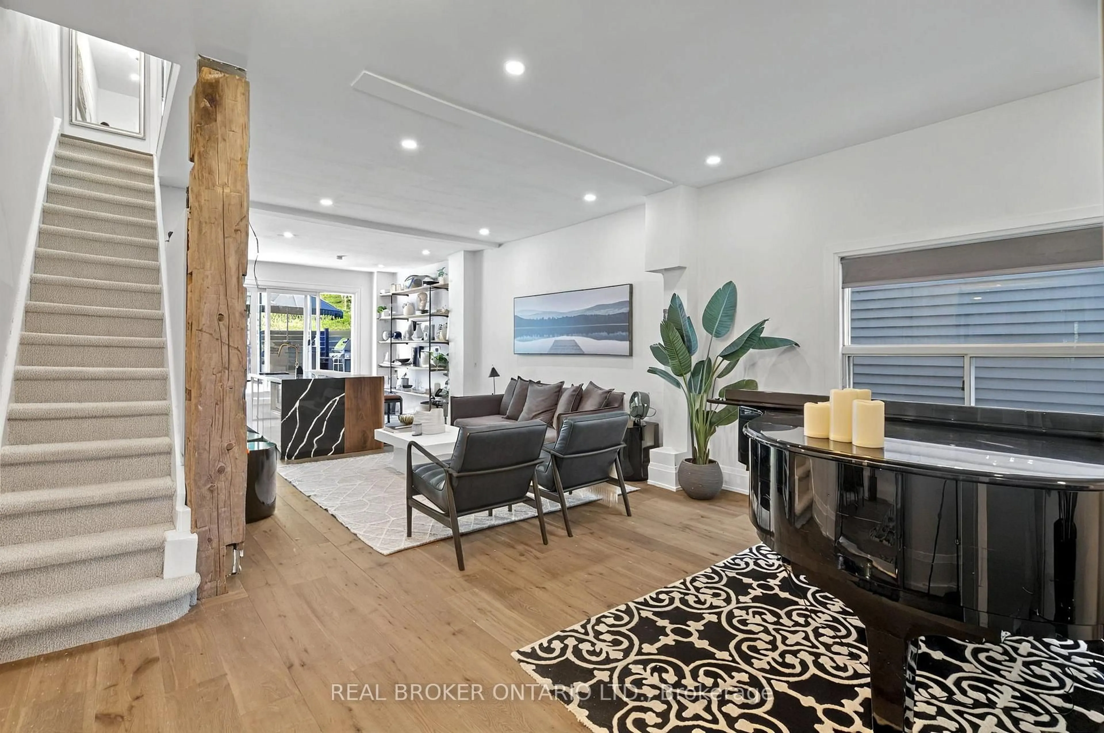 Living room with furniture, unknown for 143 Parkmount Rd, Toronto Ontario M4J 4V3
