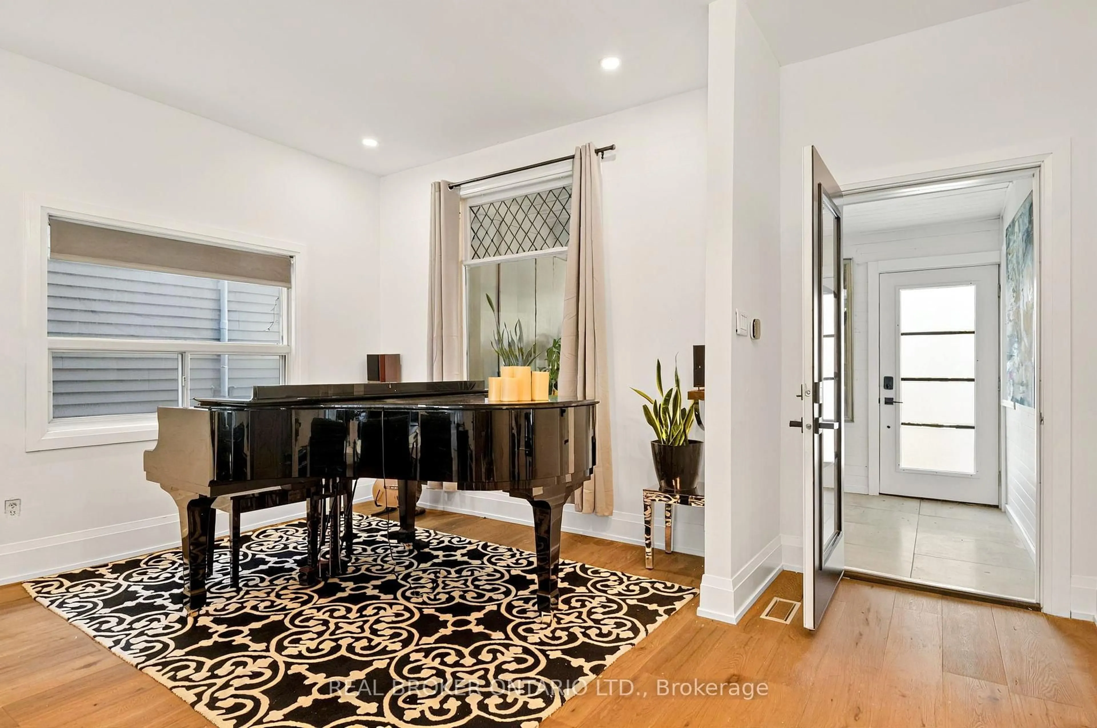 Indoor entryway for 143 Parkmount Rd, Toronto Ontario M4J 4V3