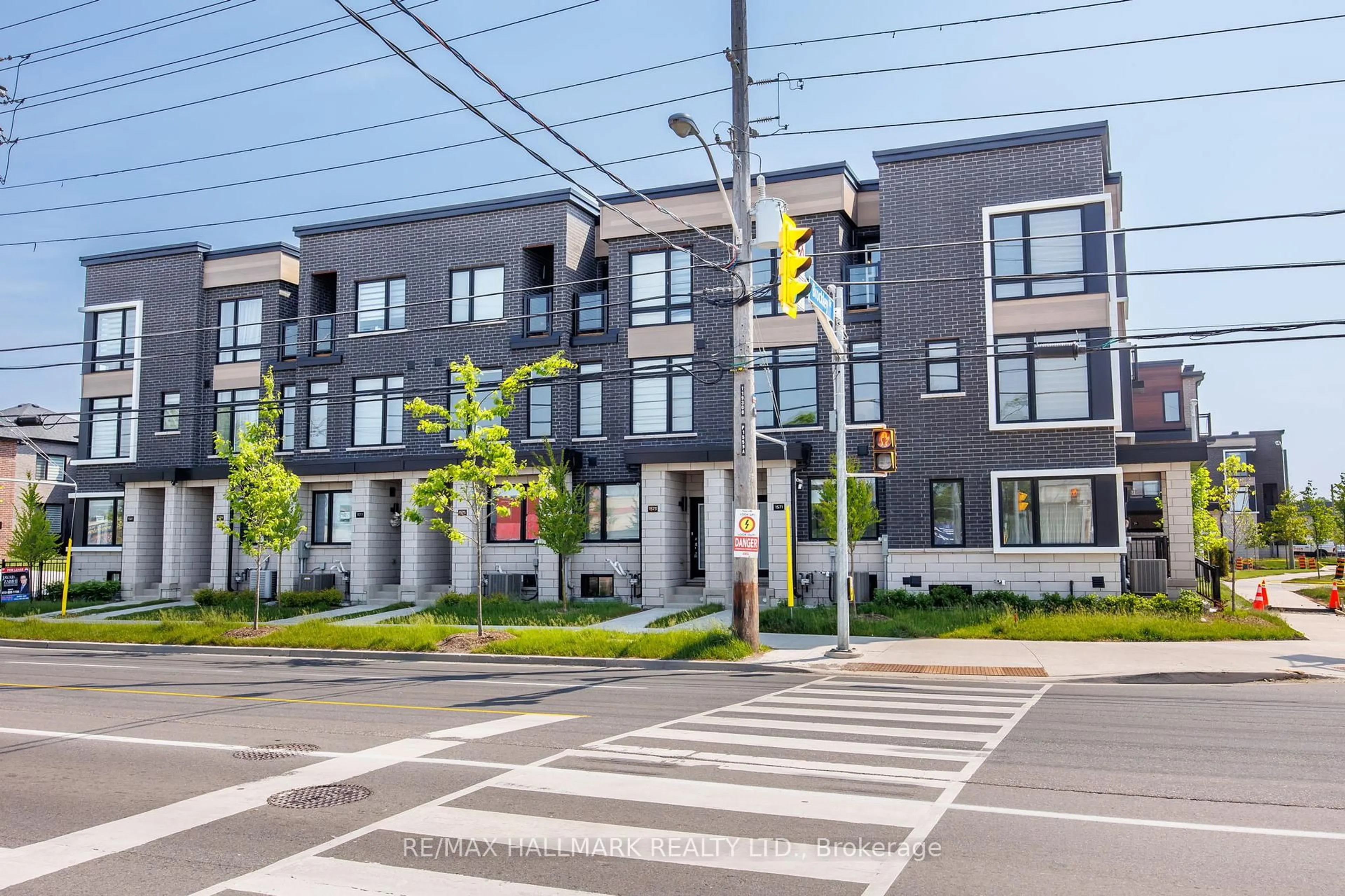 Unknown for 1571 Midland Ave, Toronto Ontario M1P 3C1