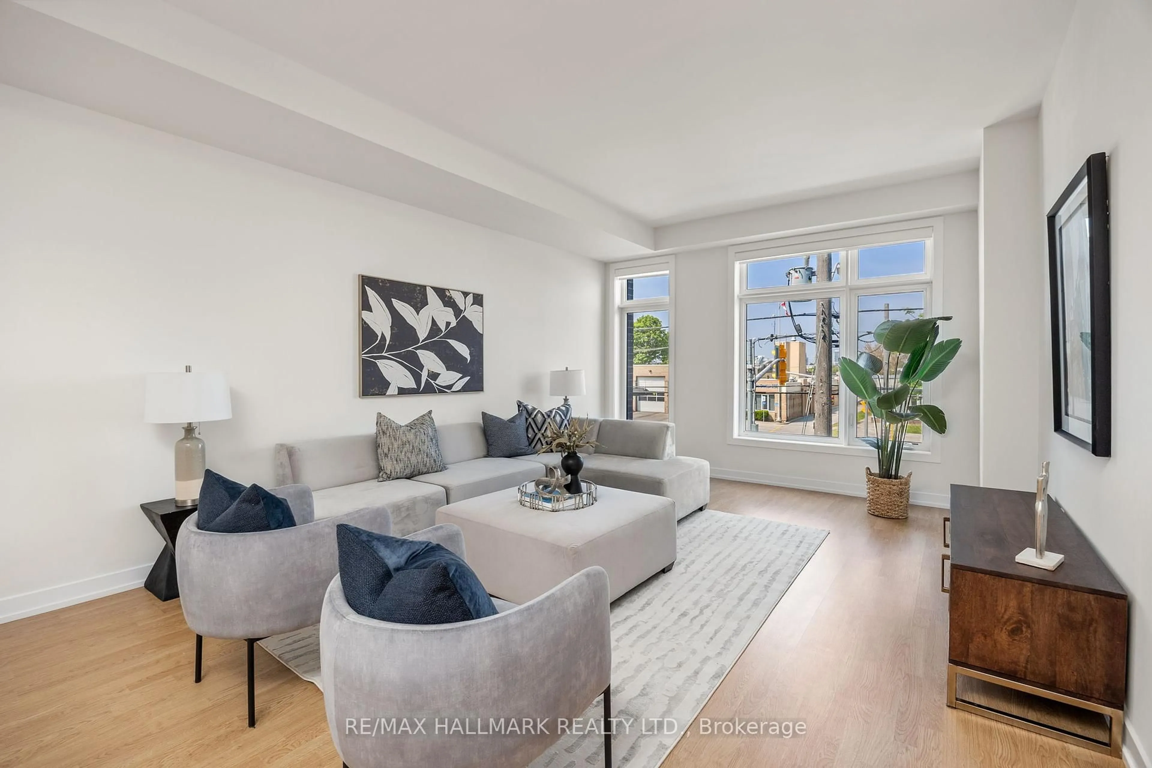 Living room with furniture, unknown for 1571 Midland Ave, Toronto Ontario M1P 3C1