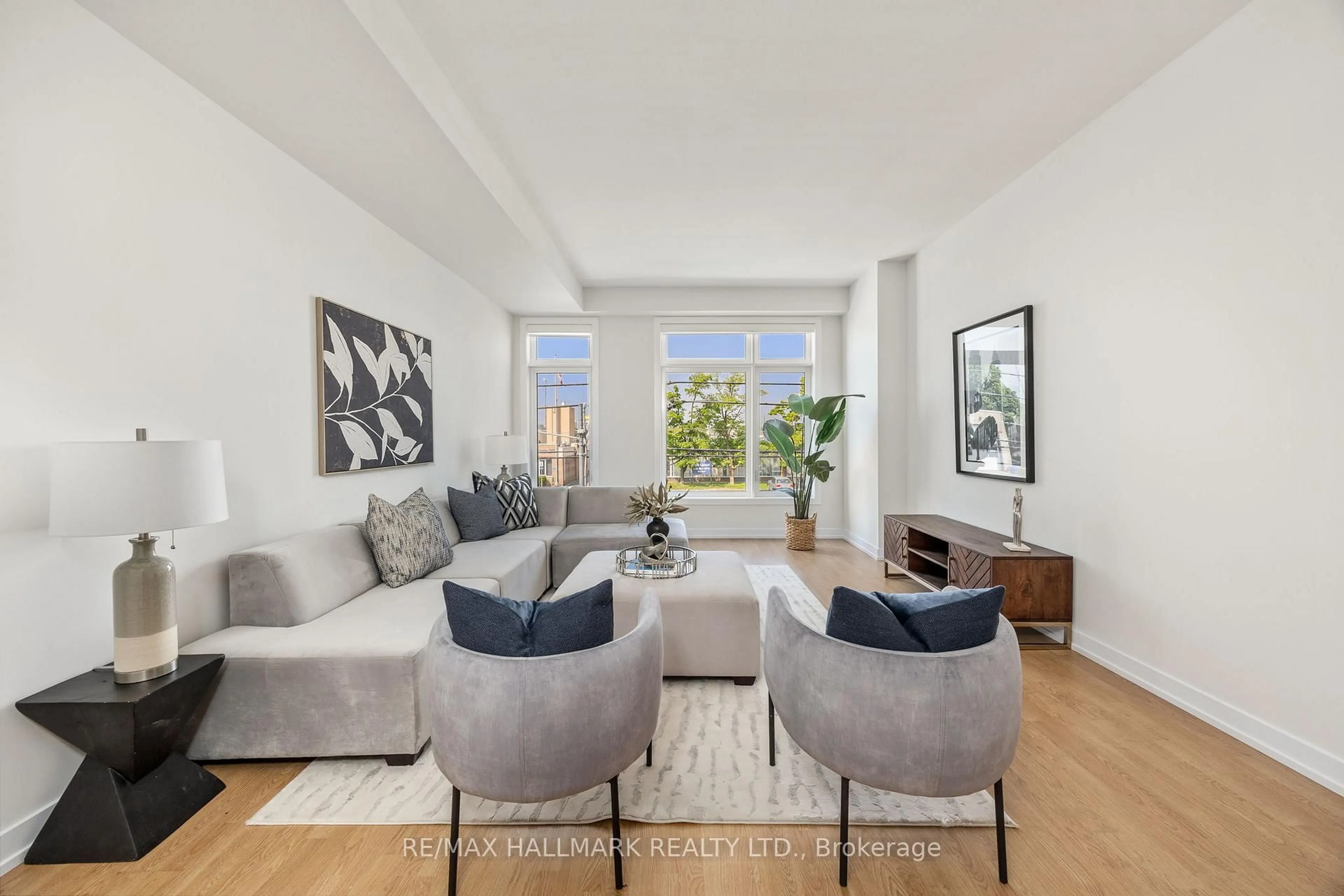 Living room with furniture, unknown for 1571 Midland Ave, Toronto Ontario M1P 3C1