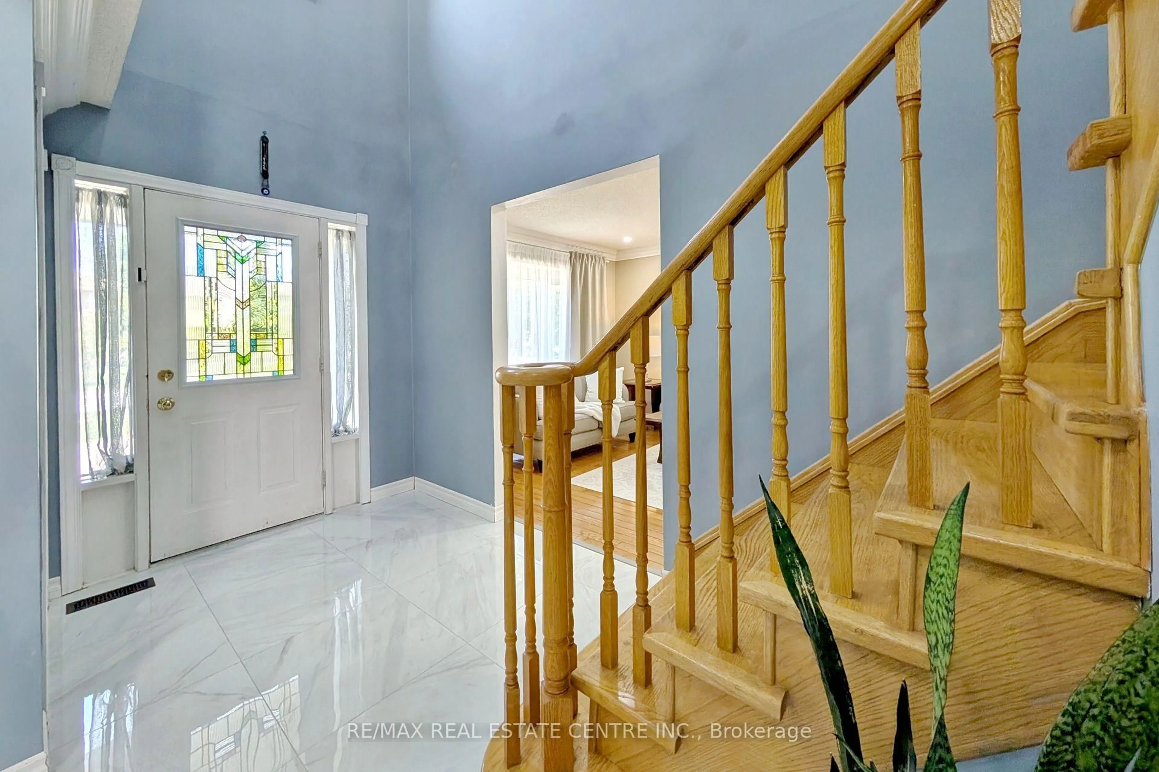 Indoor foyer for 105 Rollo Dr, Ajax Ontario L1S 7B8