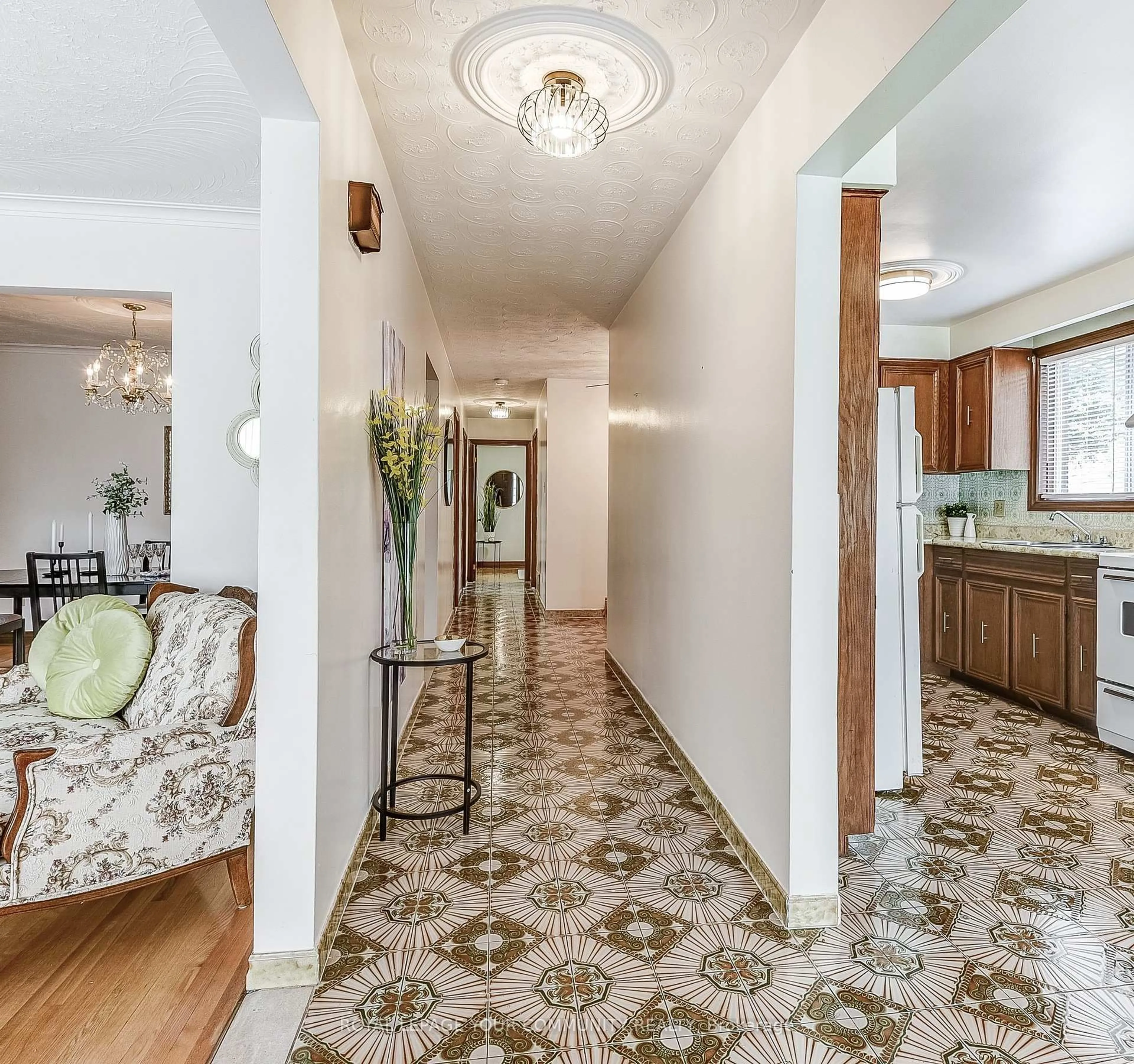 Indoor entryway for 30 Phillip Ave, Toronto Ontario M1N 3P9