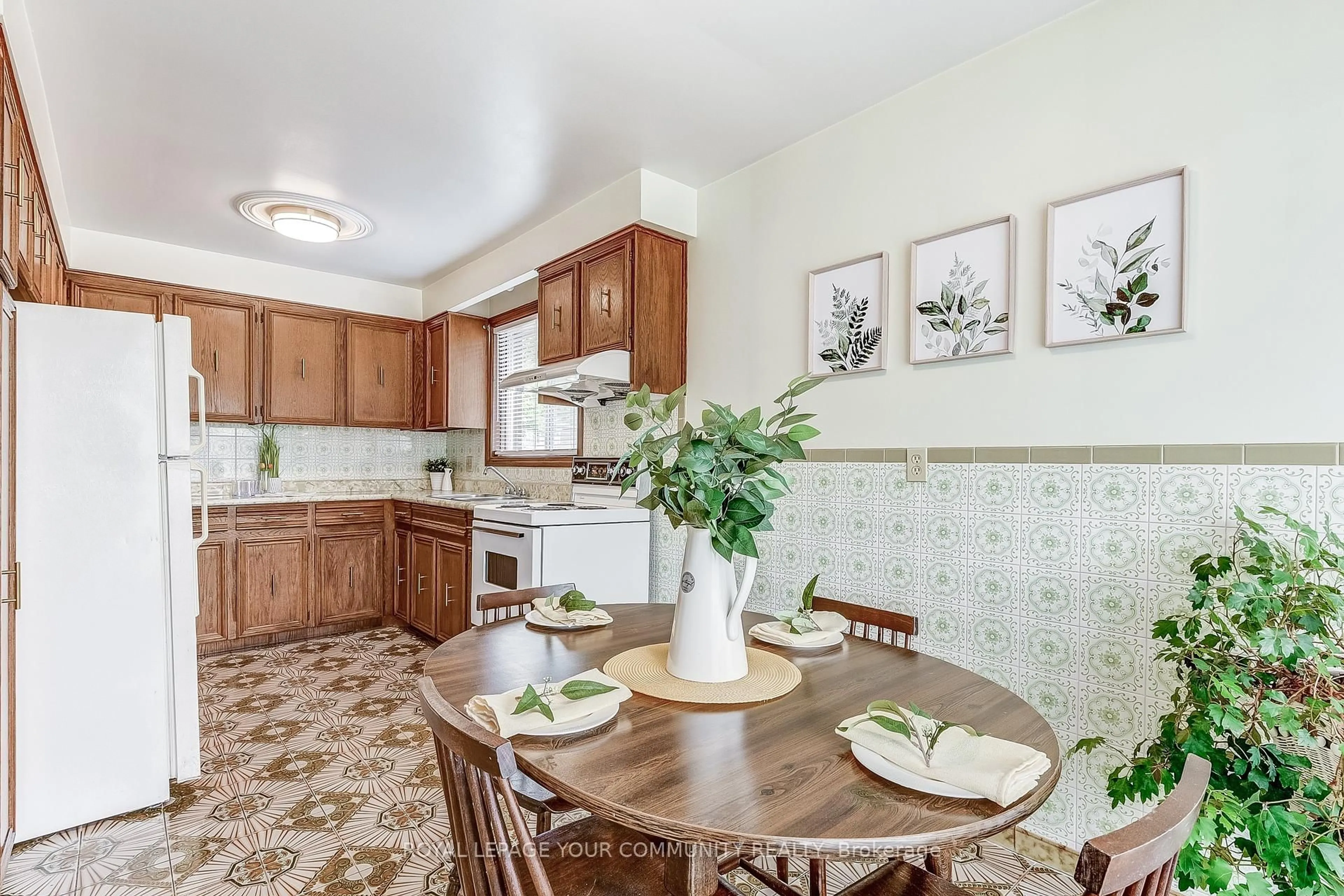 Dining room, ceramic/tile floor for 30 Phillip Ave, Toronto Ontario M1N 3P9