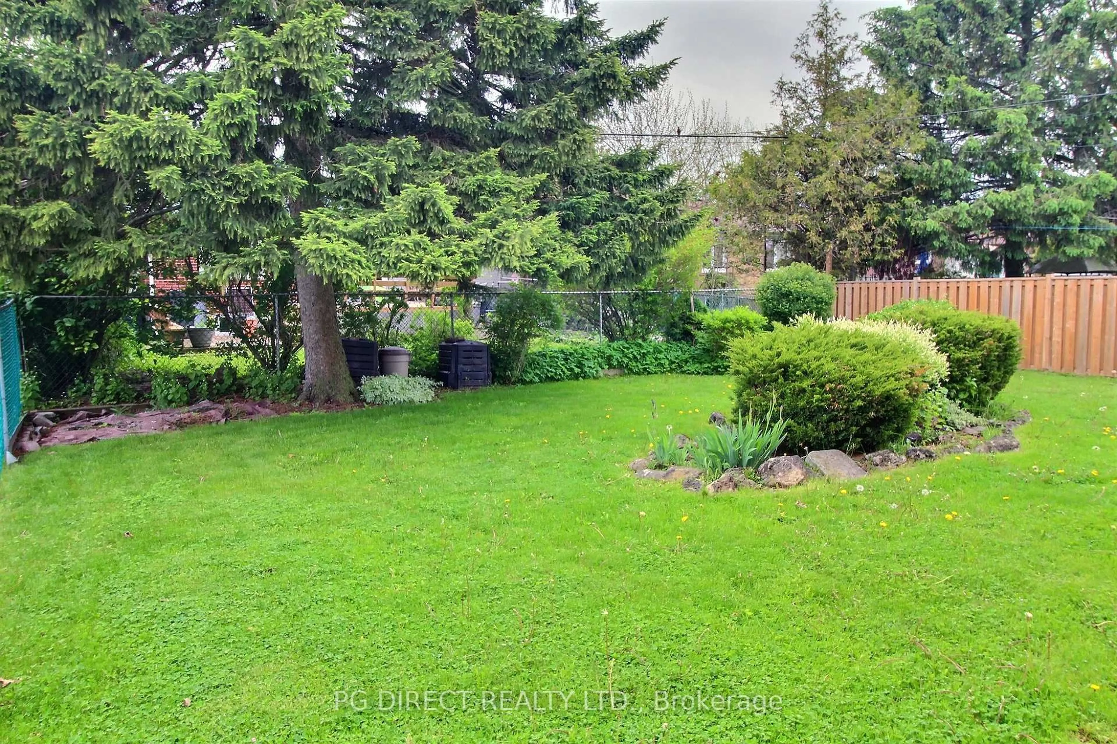 A pic from outside/outdoor area/front of a property/back of a property/a pic from drone, forest/trees view for 8 Cushendun Rd, Toronto Ontario M1E 2B3