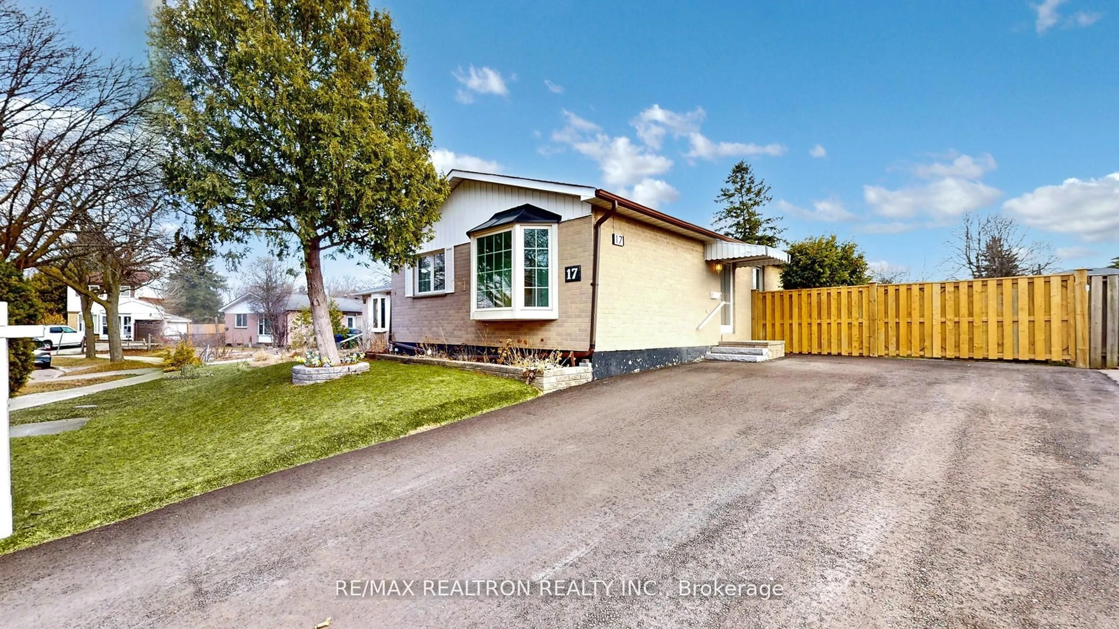 Home with vinyl exterior material, street for 17 Tillbrook Crt, Toronto Ontario M1B 1N5