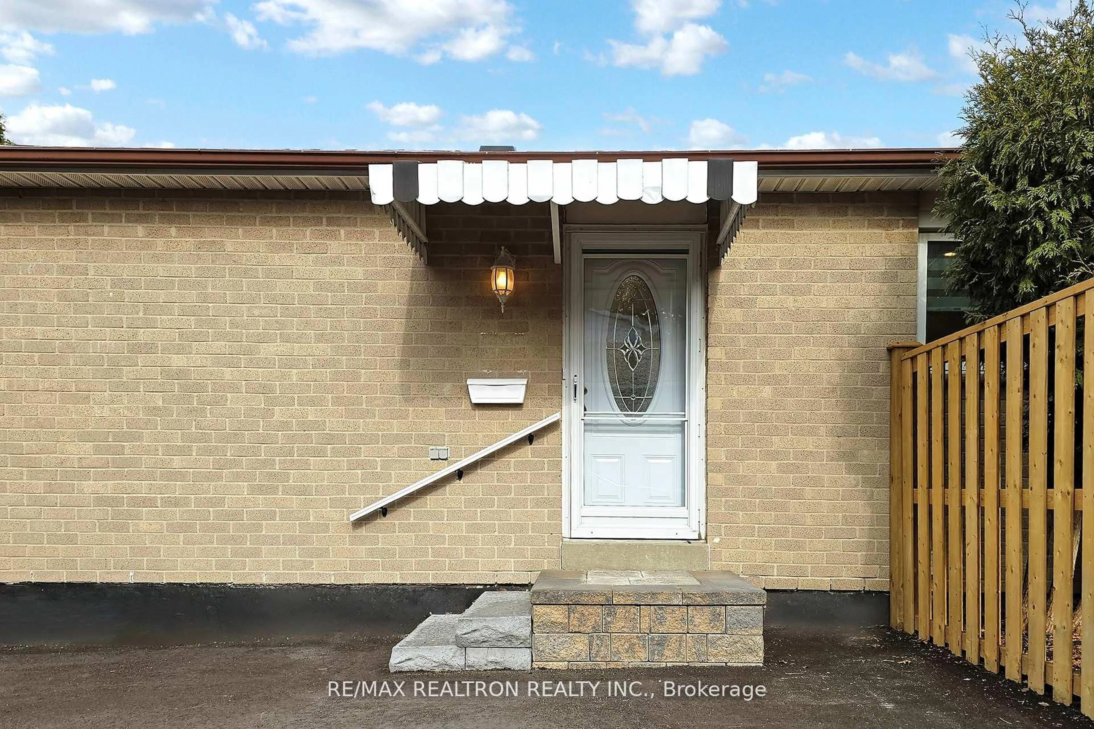 Unknown for 17 Tillbrook Crt, Toronto Ontario M1B 1N5