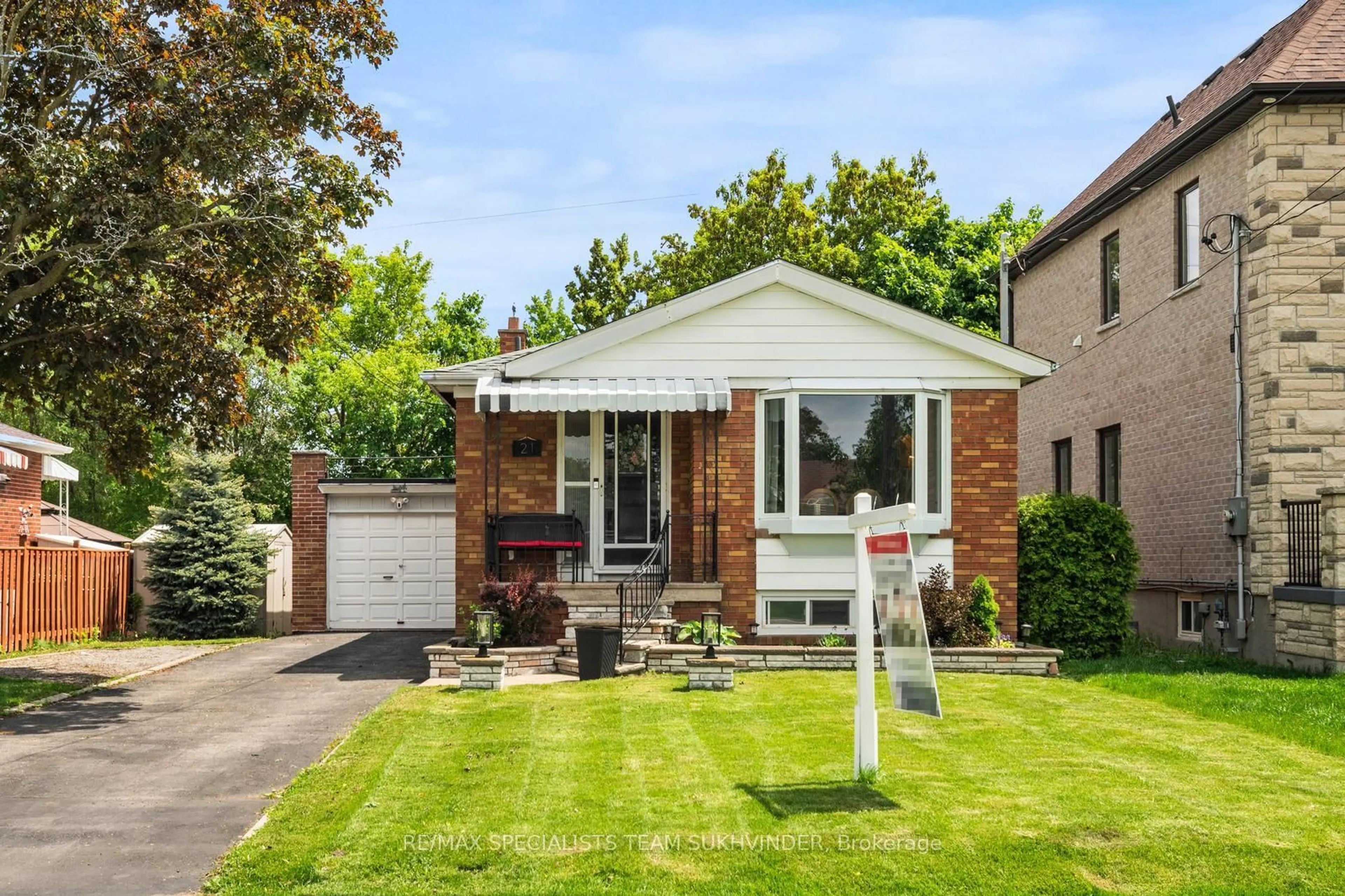 Home with brick exterior material, street for 21 White Abbey Park, Toronto Ontario M1R 4R3