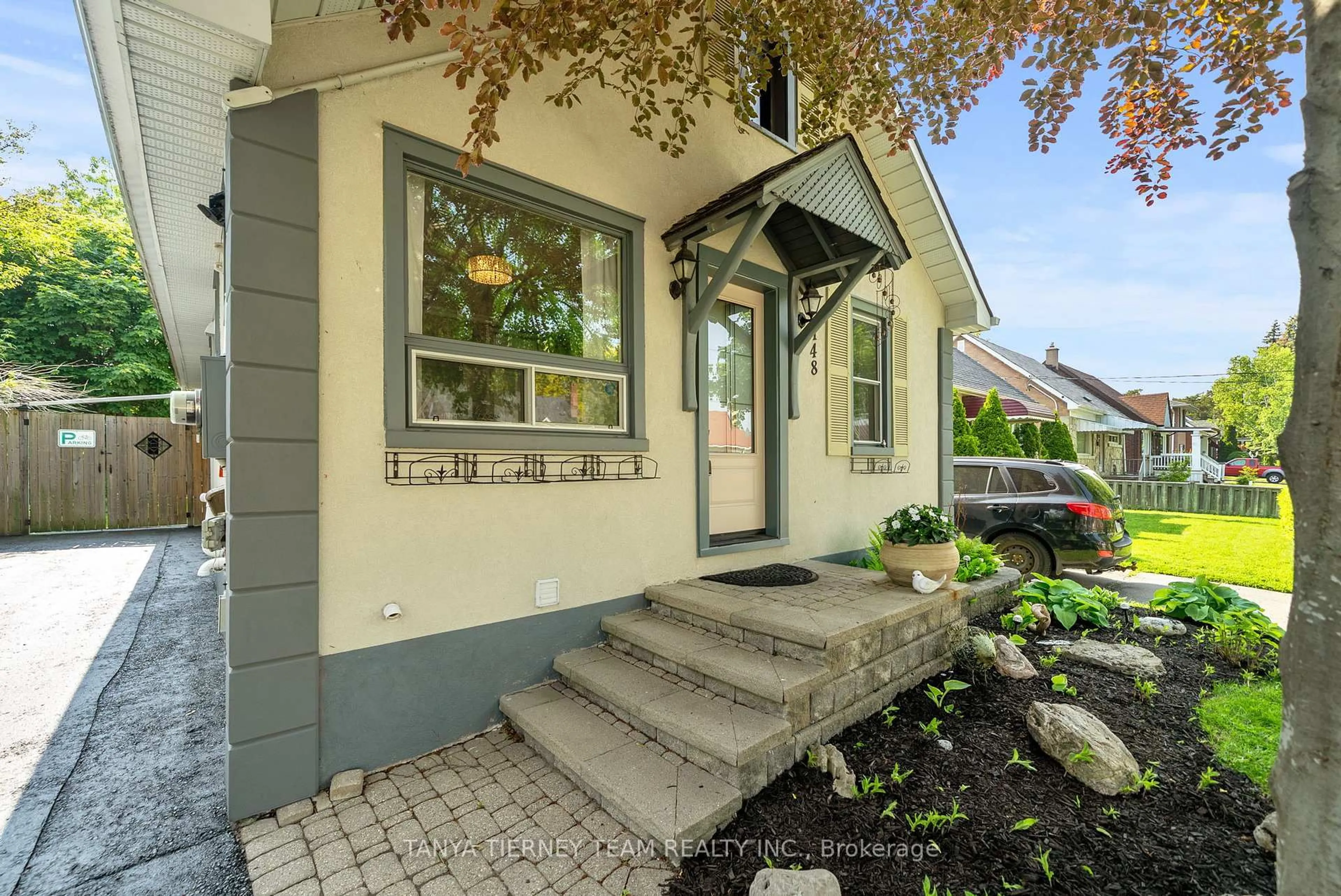 Home with vinyl exterior material, street for 148 Warren Ave, Oshawa Ontario L1J 4G6